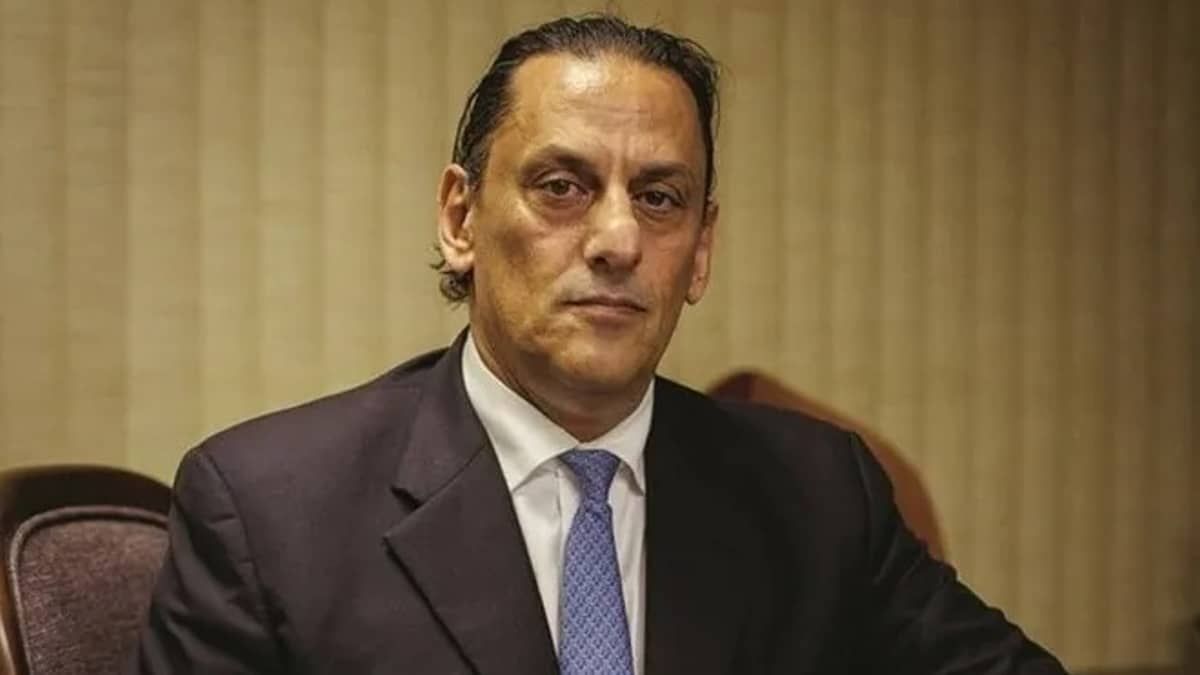 Ao contrário do casal Bolsonaro, Wassef e ex-assessor não ficaram em silêncio em depoimento à PF