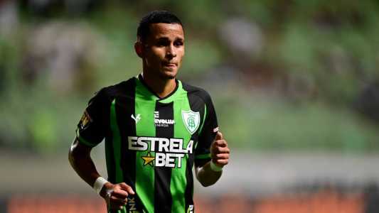 Adyson, atacante do América, em ação contra o Nova Iguaçu