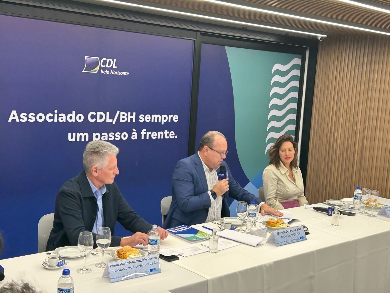 Rogério e Bella se encontram com empresários para ouvir propostas do setor do comércio
