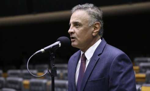 Ex-governador Aécio Neves tem afirmado a aliados que não pretende disputar novamente uma vaga na Câmara Federal