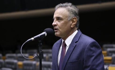 Ex-governador Aécio Neves tem afirmado a aliados que não pretende disputar novamente uma vaga na Câmara Federal