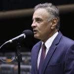 Aécio Neves diz a aliados que não tentará reeleição e avalia futuro na política