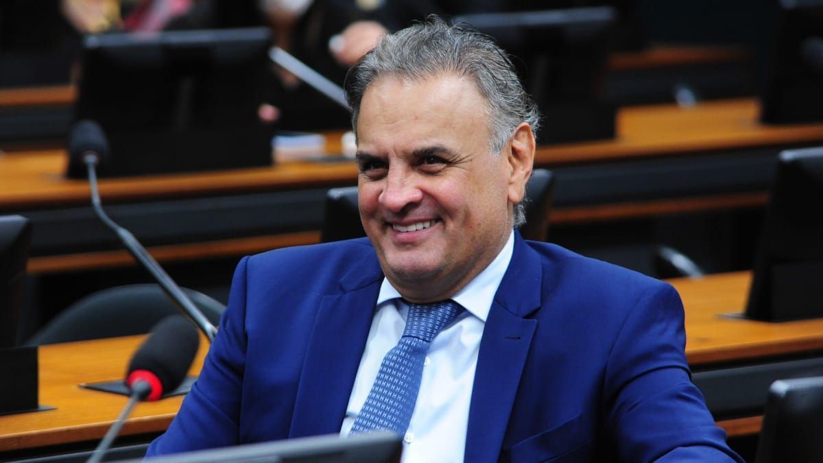 Aécio Neves tem entrevistas e sabatina nesta segunda (21)