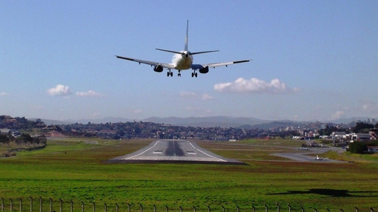 Aeroporto da Pampulha, em BH, recebe doações para vítimas das chuvas no RS; veja o que doar