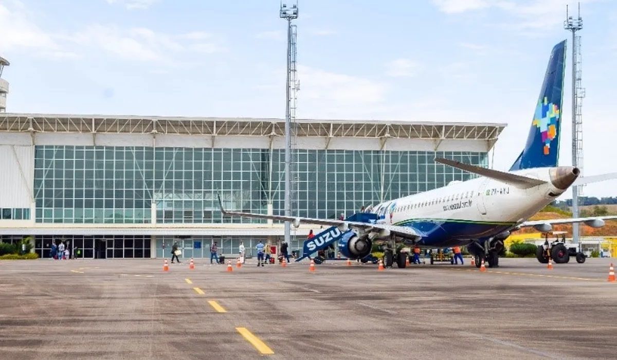 Prefeitos discutem estratégias para melhorias no Aeroporto Regional