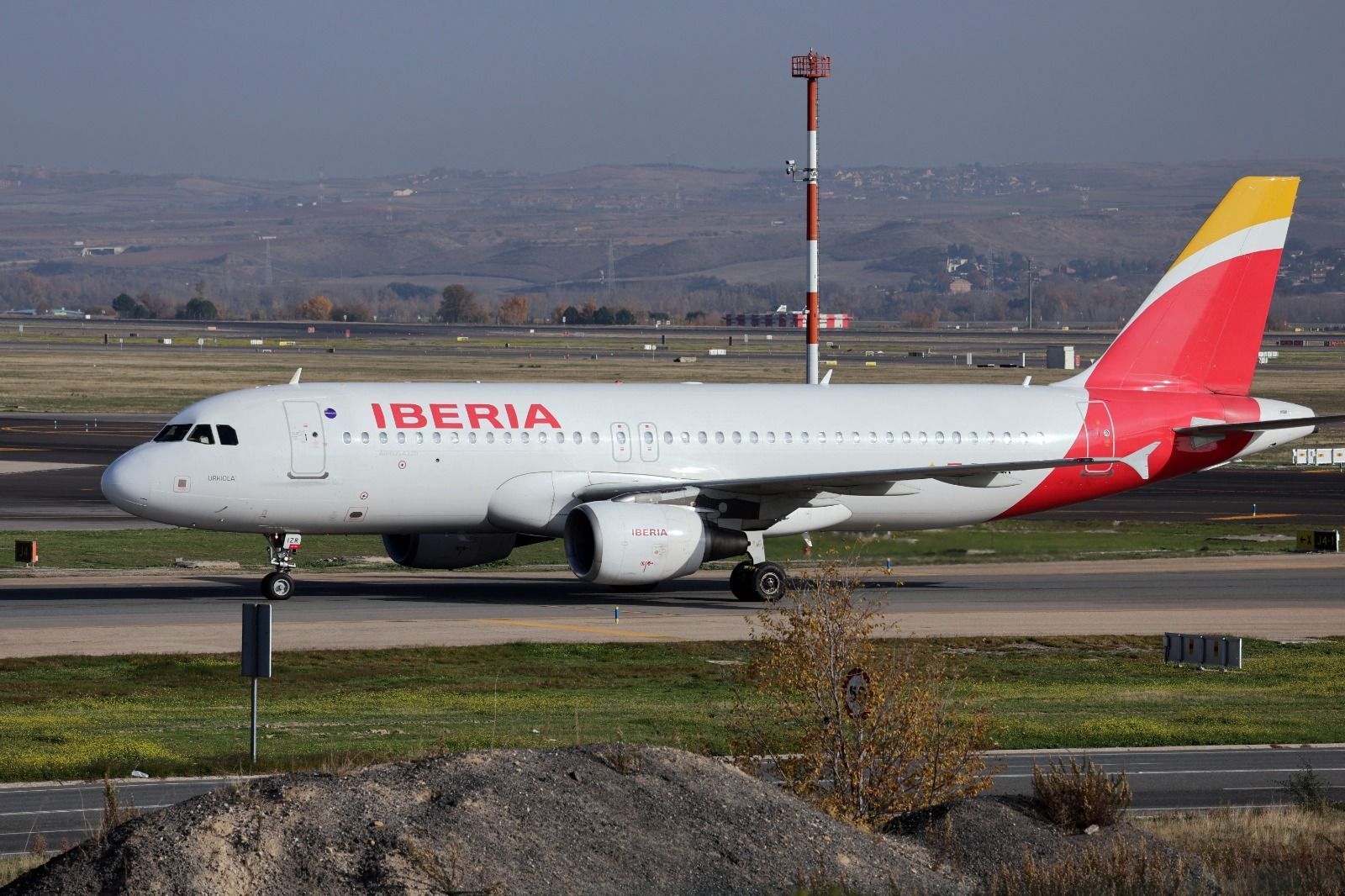 Apagão na Europa: com problemas em aeroportos, empresa aérea oferece troca de passagens