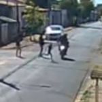 Vídeo: motociclista sem carteira atropela criança de 4 anos em Uberlândia (MG)