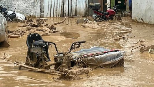 Afetados por chuva em São Sebastião buscam sobreviventes e pedem ajuda