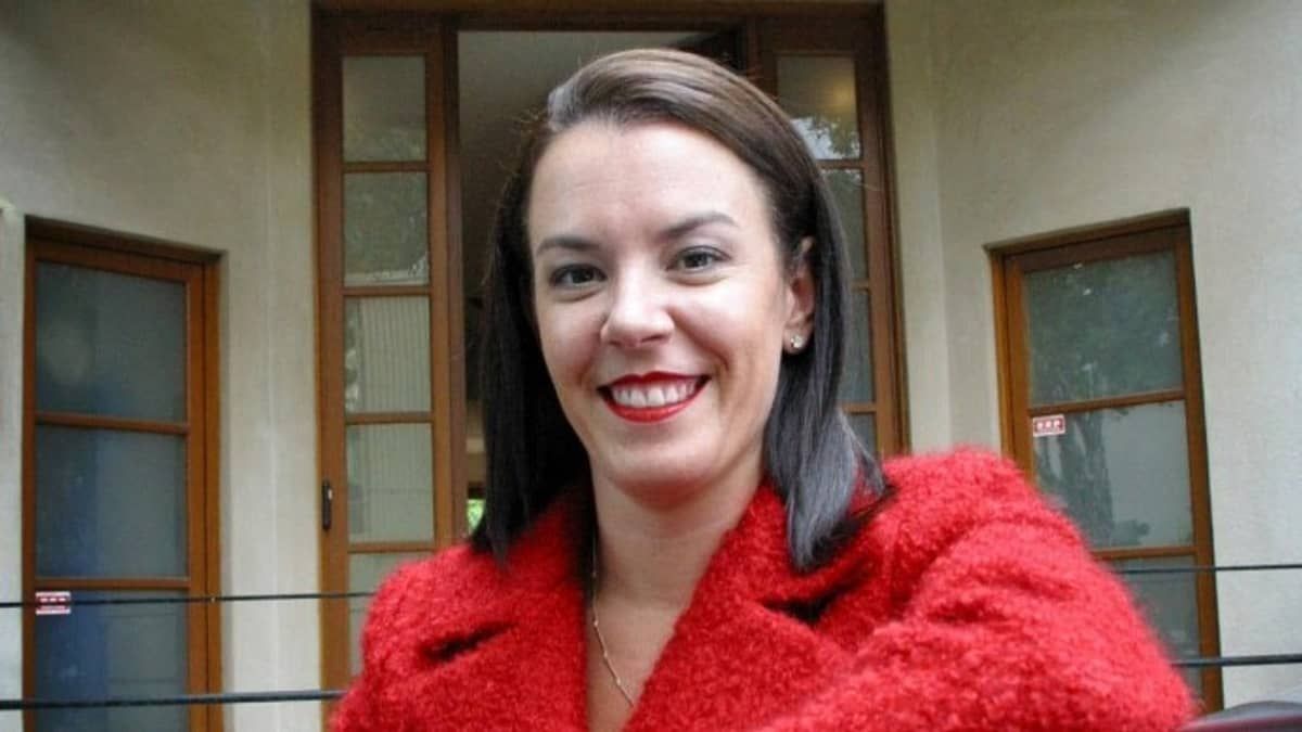Golpista australiana que roubou quase R$ 100 milhões e sumiu 'está morta', diz juíza