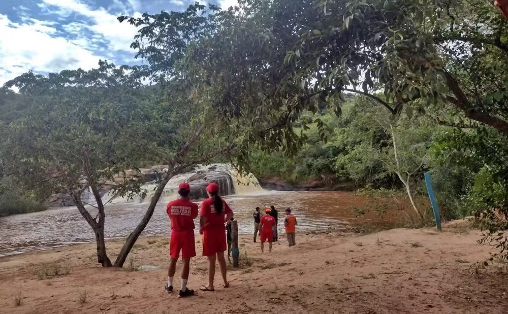 Homem morre afogado após beber e entrar em cachoeira no interior de MG