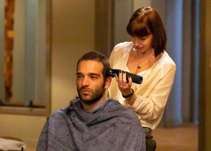 Afonso contará com o apoio de Solange para raspar o cabelo