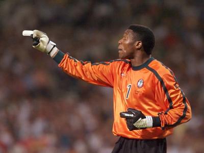Peter Rufai em partida pela Nigéria