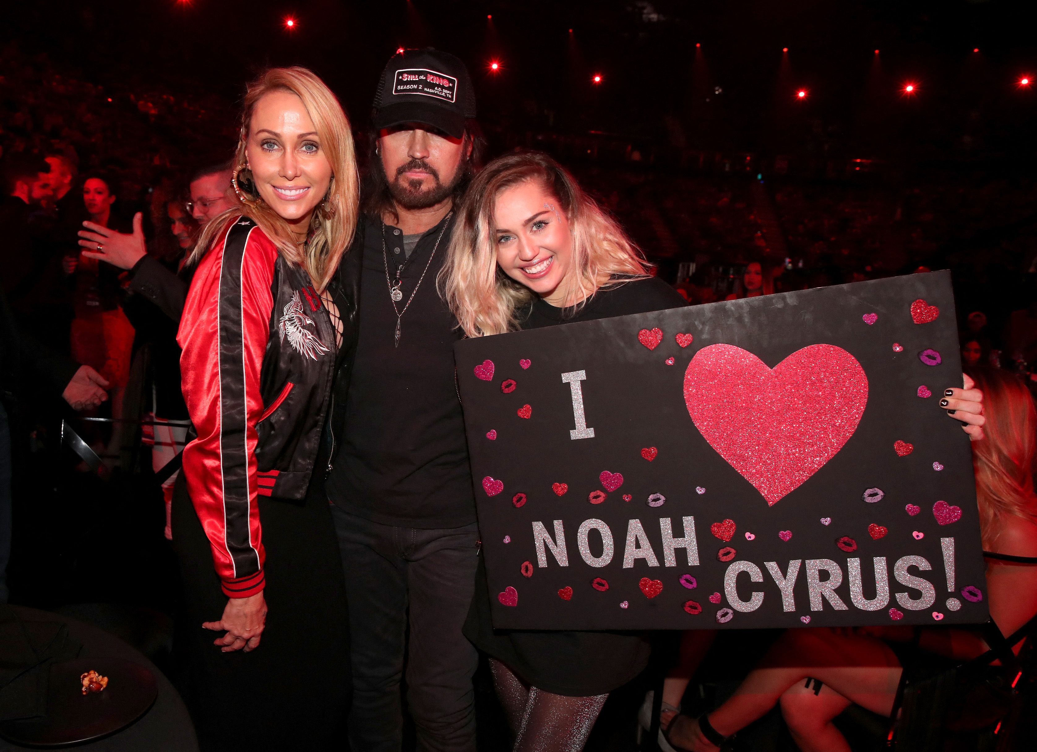 Em áudios vazados, Billy Ray Cyrus, pai de Miley, chama a filha de 'demônio'