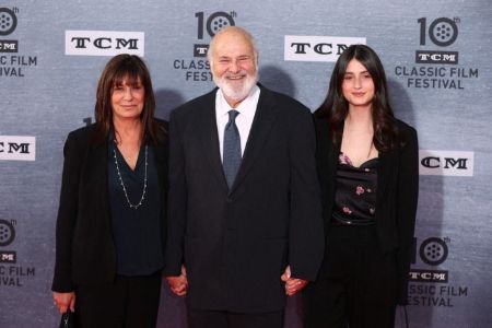 Rob Reiner, sua esposa Michele Singer e sua filha Rony Reiner comparecem à Gala de Abertura do Festival de Cinema Clássico da TCM de 2019 e à exibição do 30º aniversário de "Harry e Sally - Feitos Um Para o Outro" - Chegadas ao TCL Chinese Theatre em 11 de abril de 2019 em Hollywood, Califórnia.