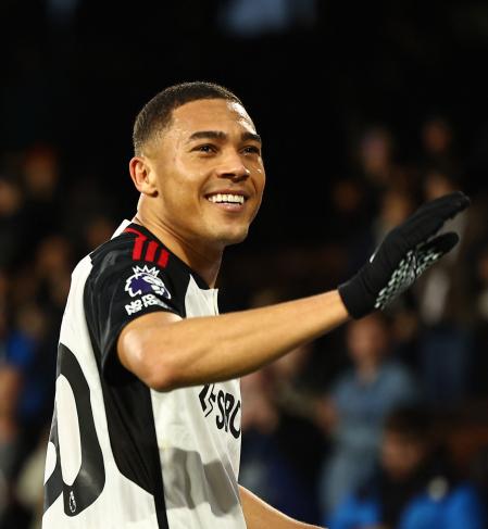 Carlos Vinicius estava no Fulham, da Inglaterra, antes de ficar livre no mercado