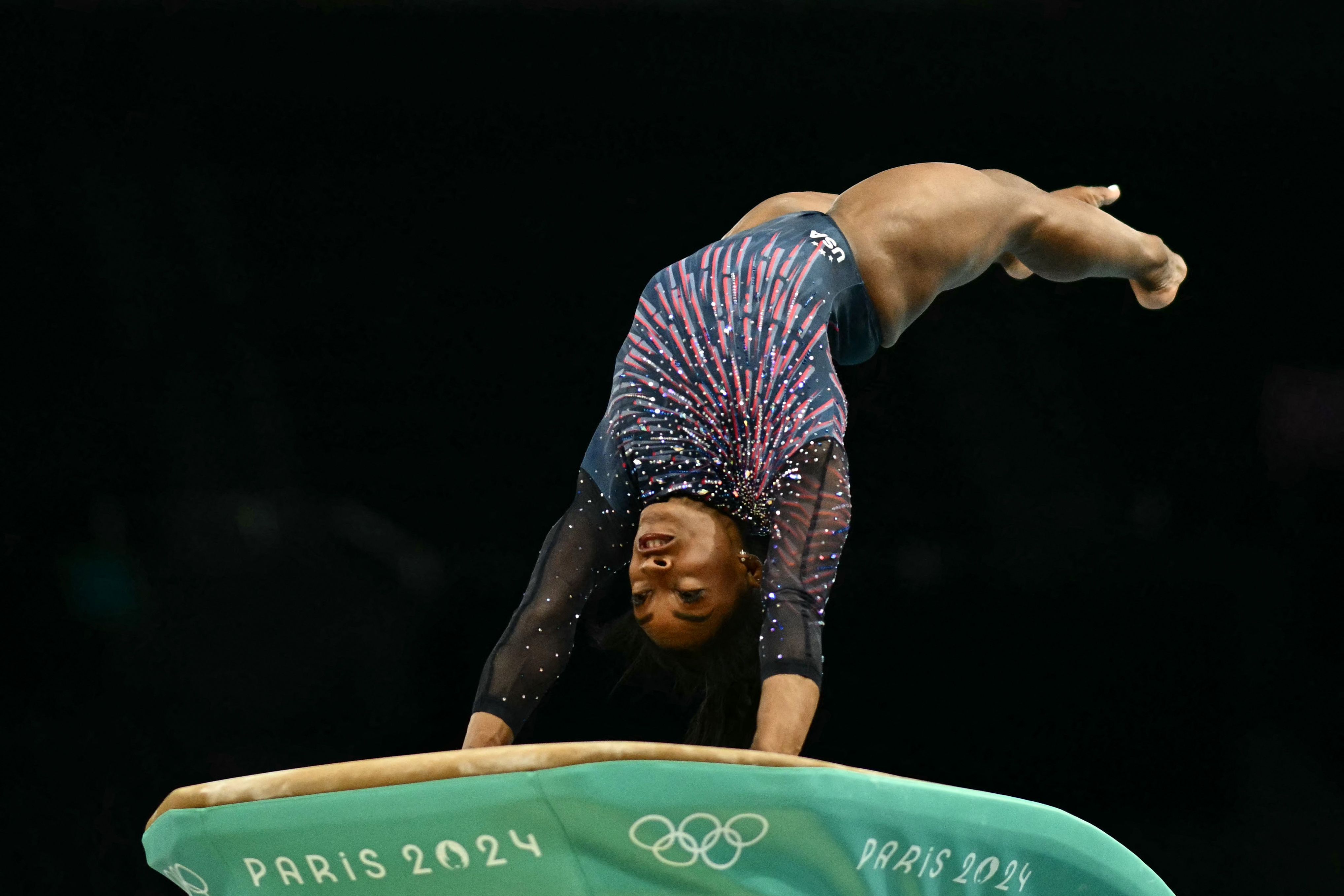 Paris 2024: adversária de Rebeca Andrade, Simone Biles impressiona em treino; veja