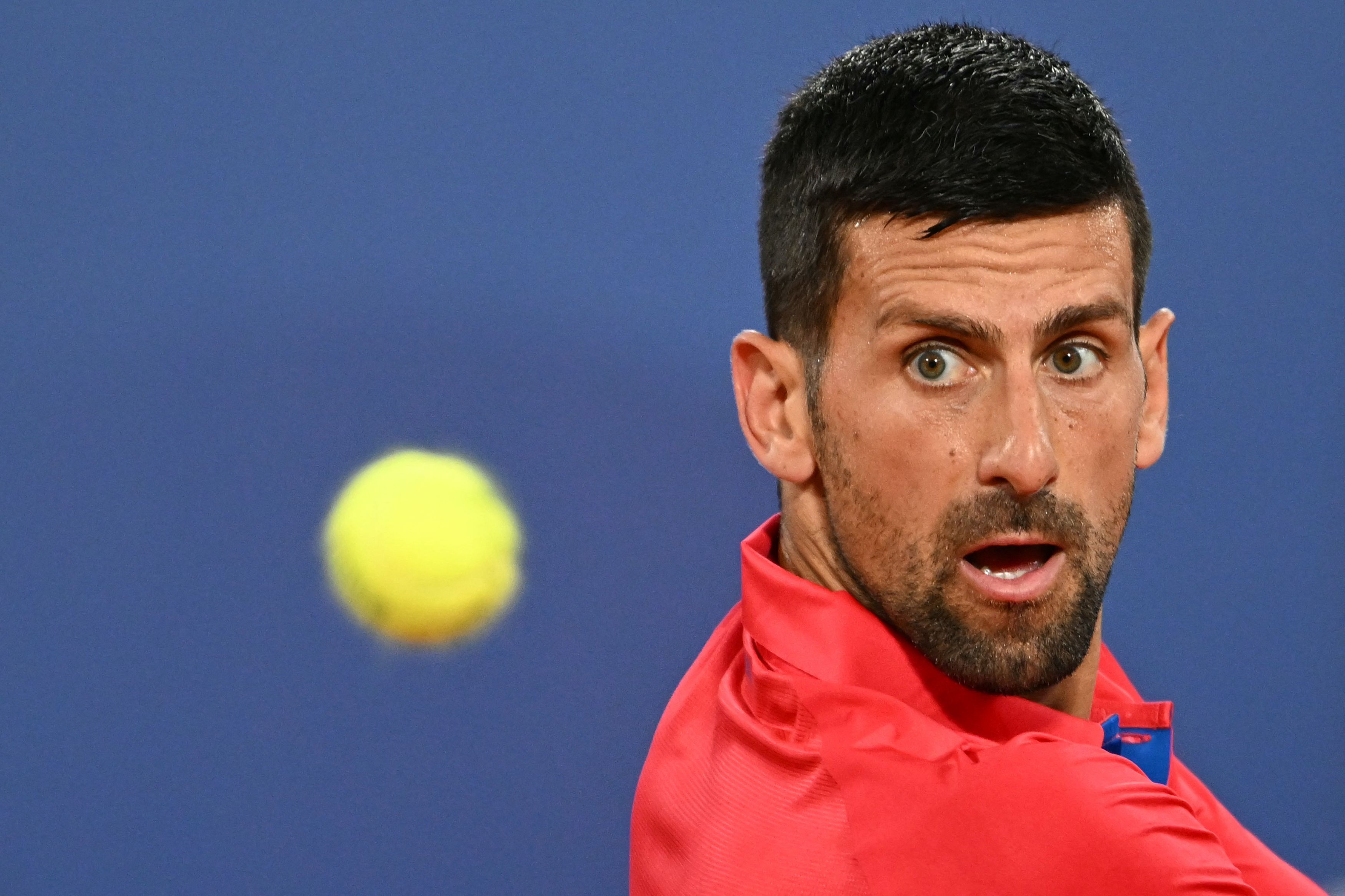 Djokovic arrasa australiano e aguarda Nadal na Olimpíada; Alcaraz vence libanês