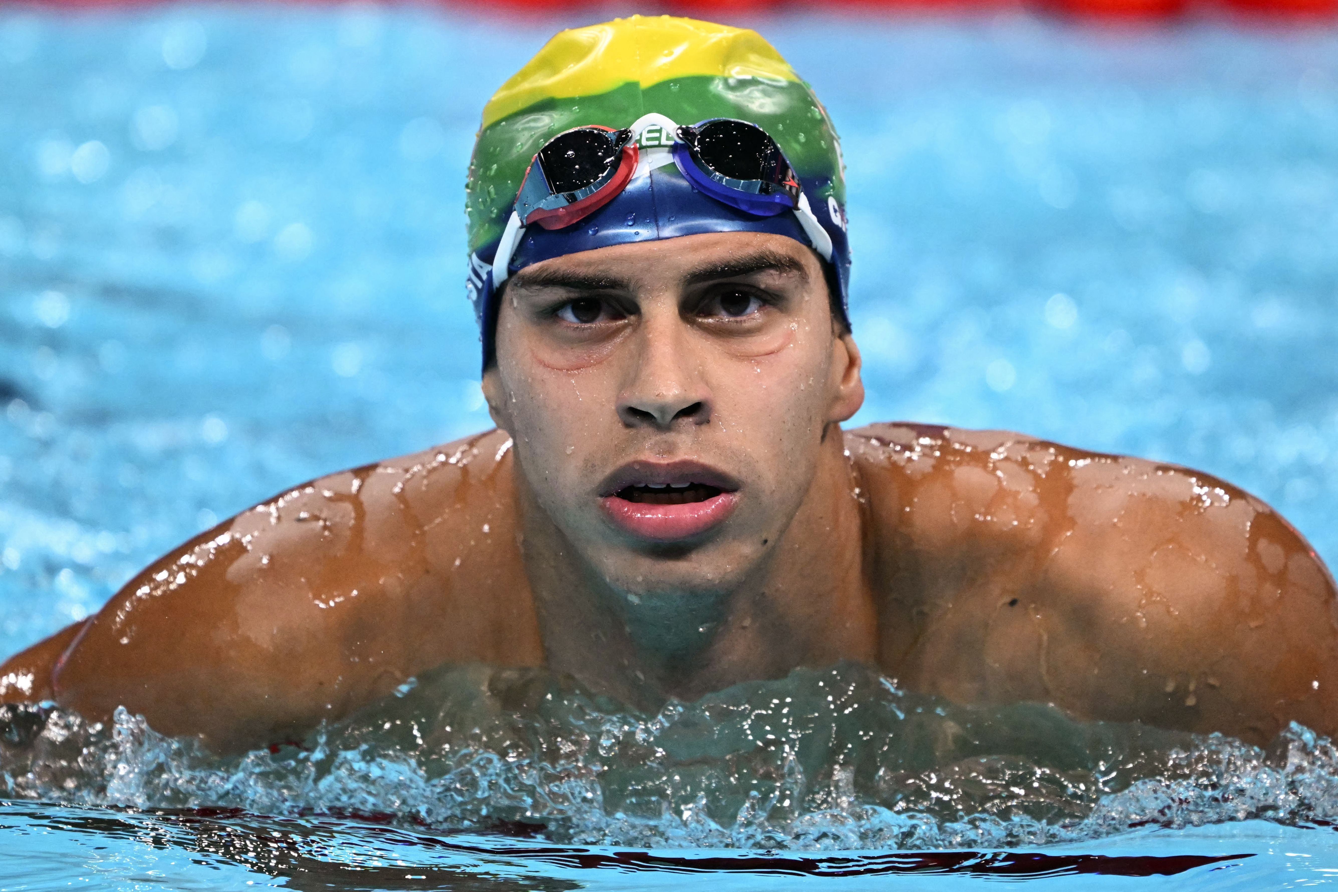 Nadador Guilherme Costa termina em quinto nos 400m livre em Paris e bate recorde sul-americano