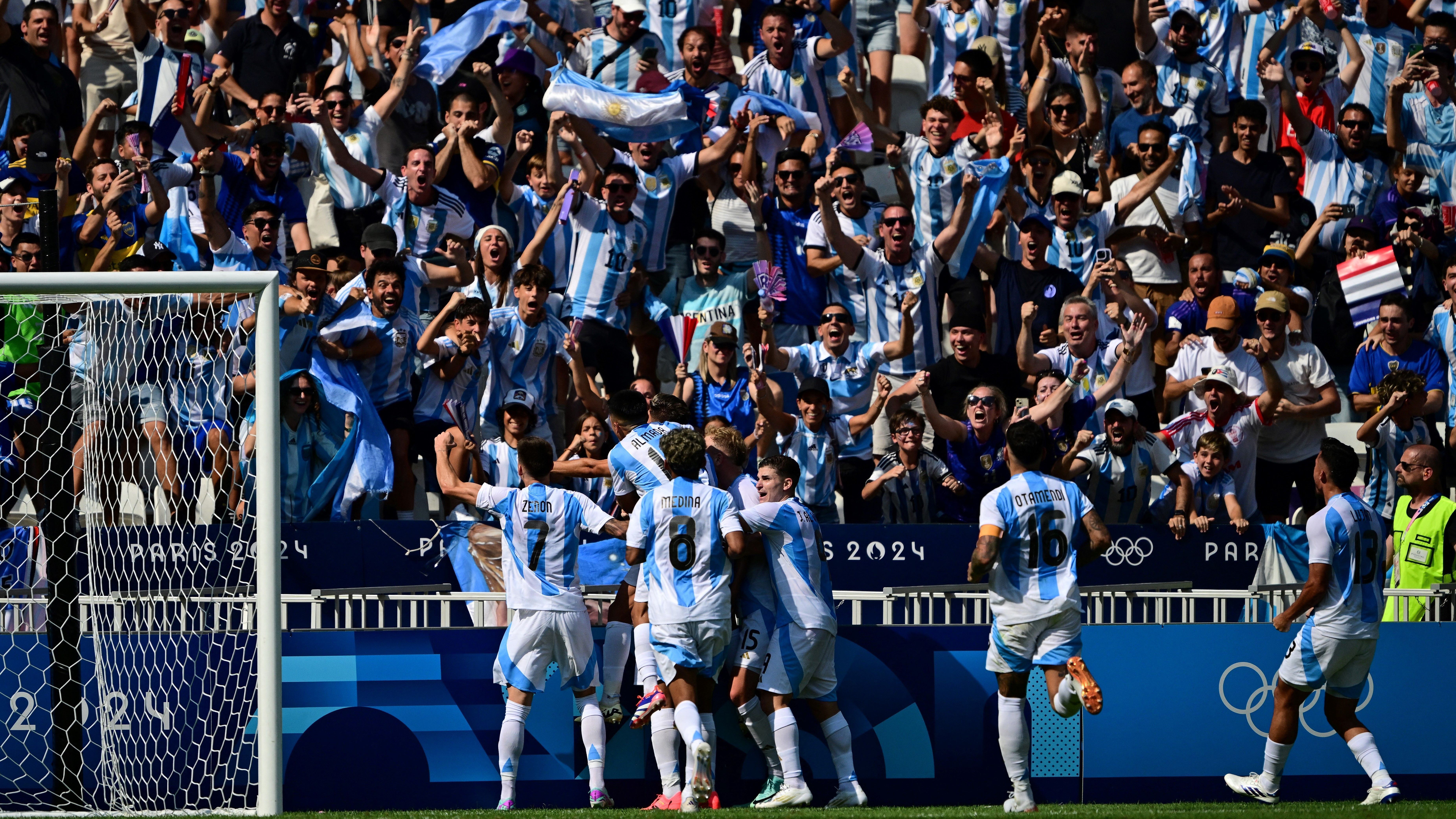 Meia do Botafogo marca, Argentina vence Iraque e segue viva na Olimpíada