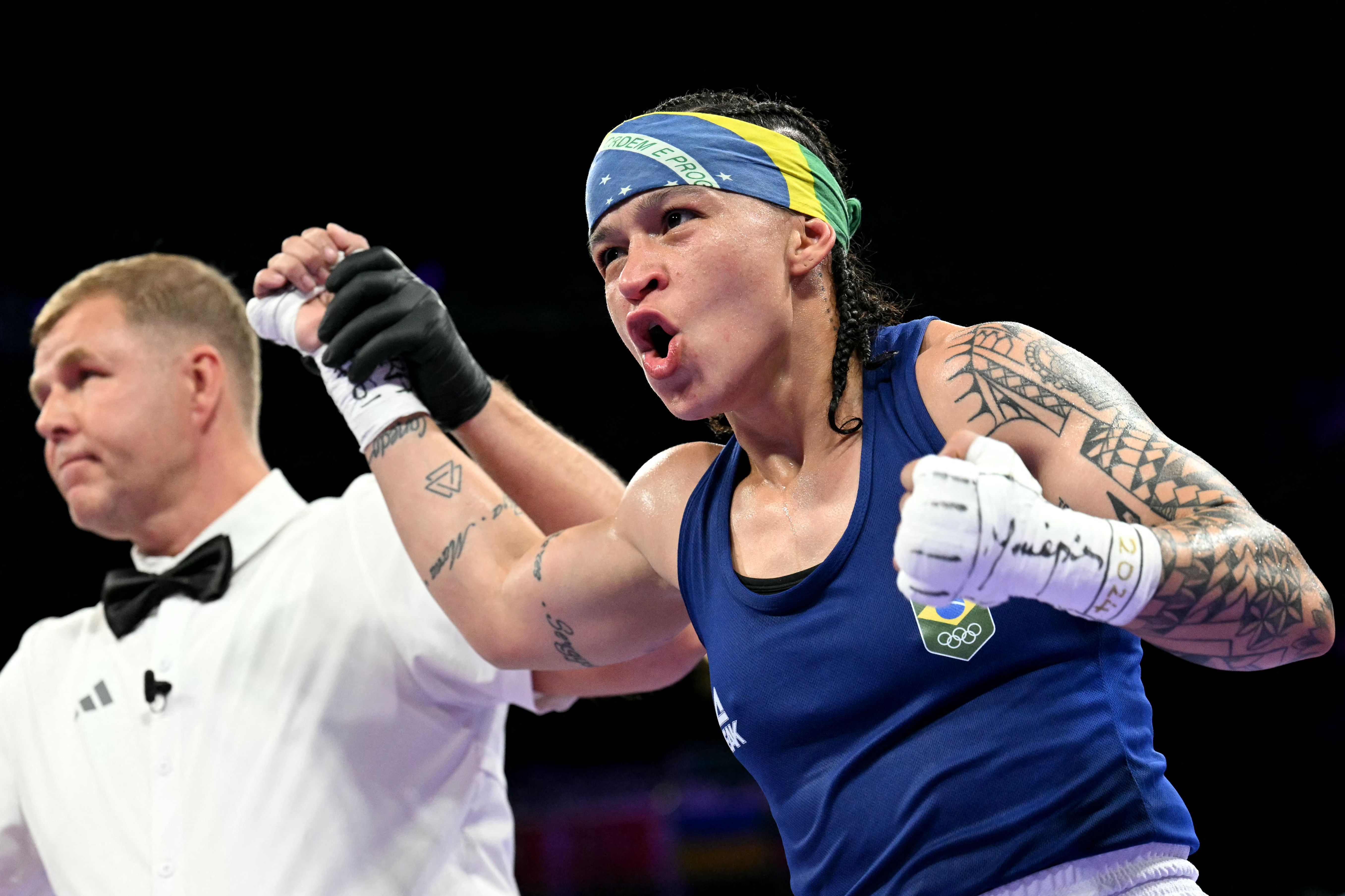 Boxeadora Bia Ferreira faz jus ao favoritismo, vence estadunidense e avança na Olimpíada