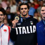 Nadador é surpreendido com 'chá-revelação' após pódio em Paris 2024