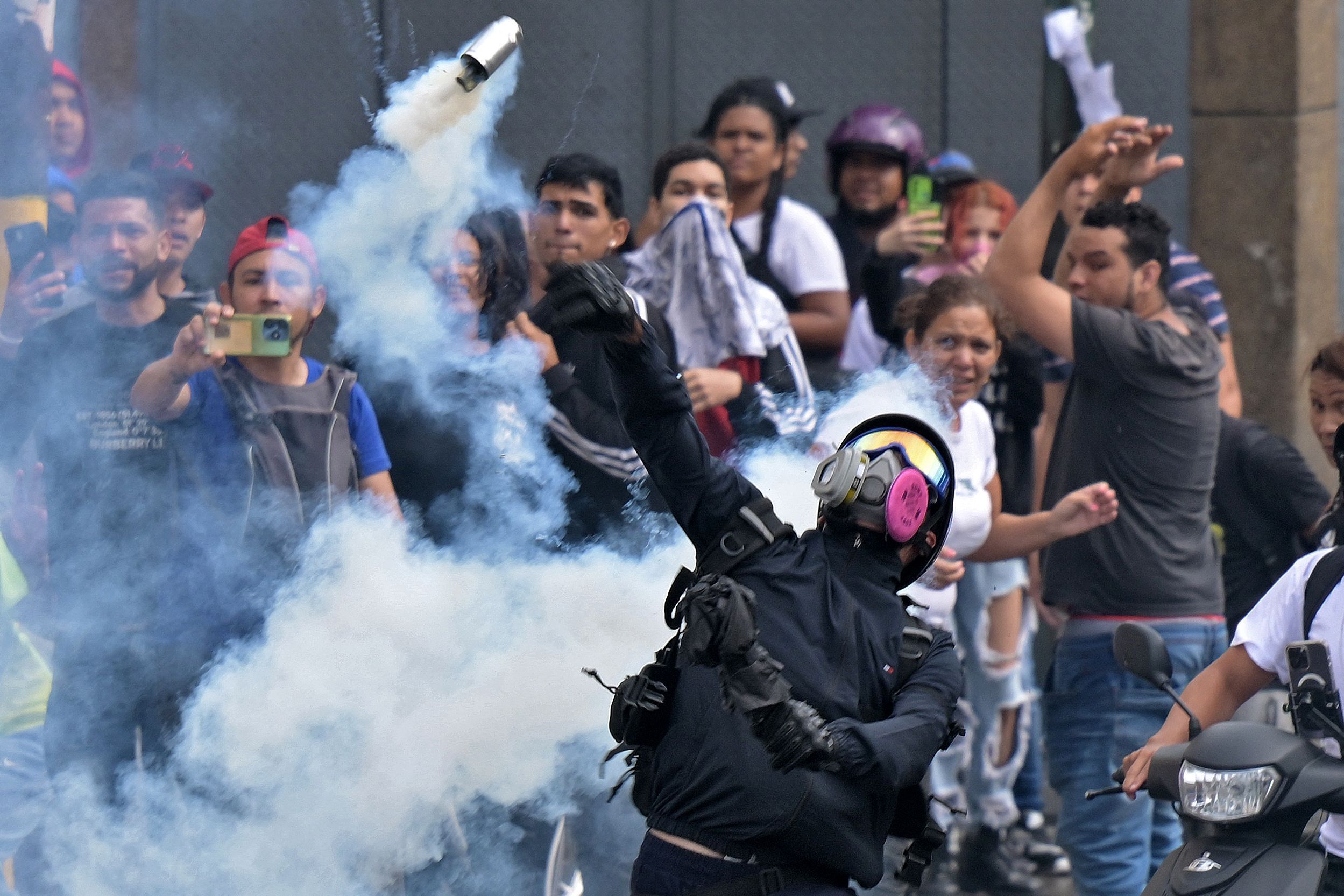 Oposição rejeita vitória de Maduro na Venezuela e afirma que venceu com 73% dos votos
