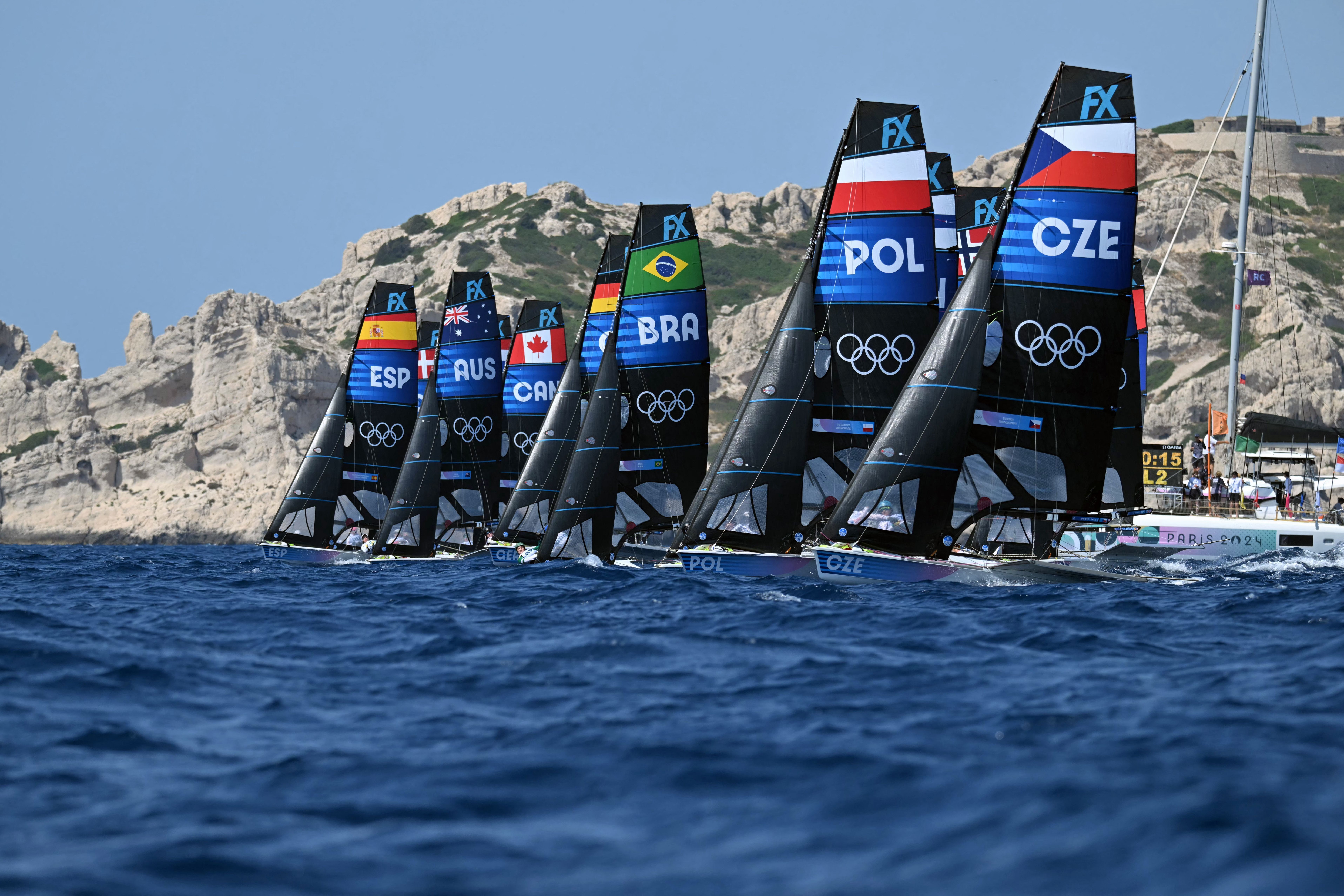 Paris 2024: dupla brasileira se complica na busca por medalhas na vela feminina