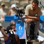 Paris 2024: número 2 do mundo chora após discussão com juiz e é eliminada no tênis