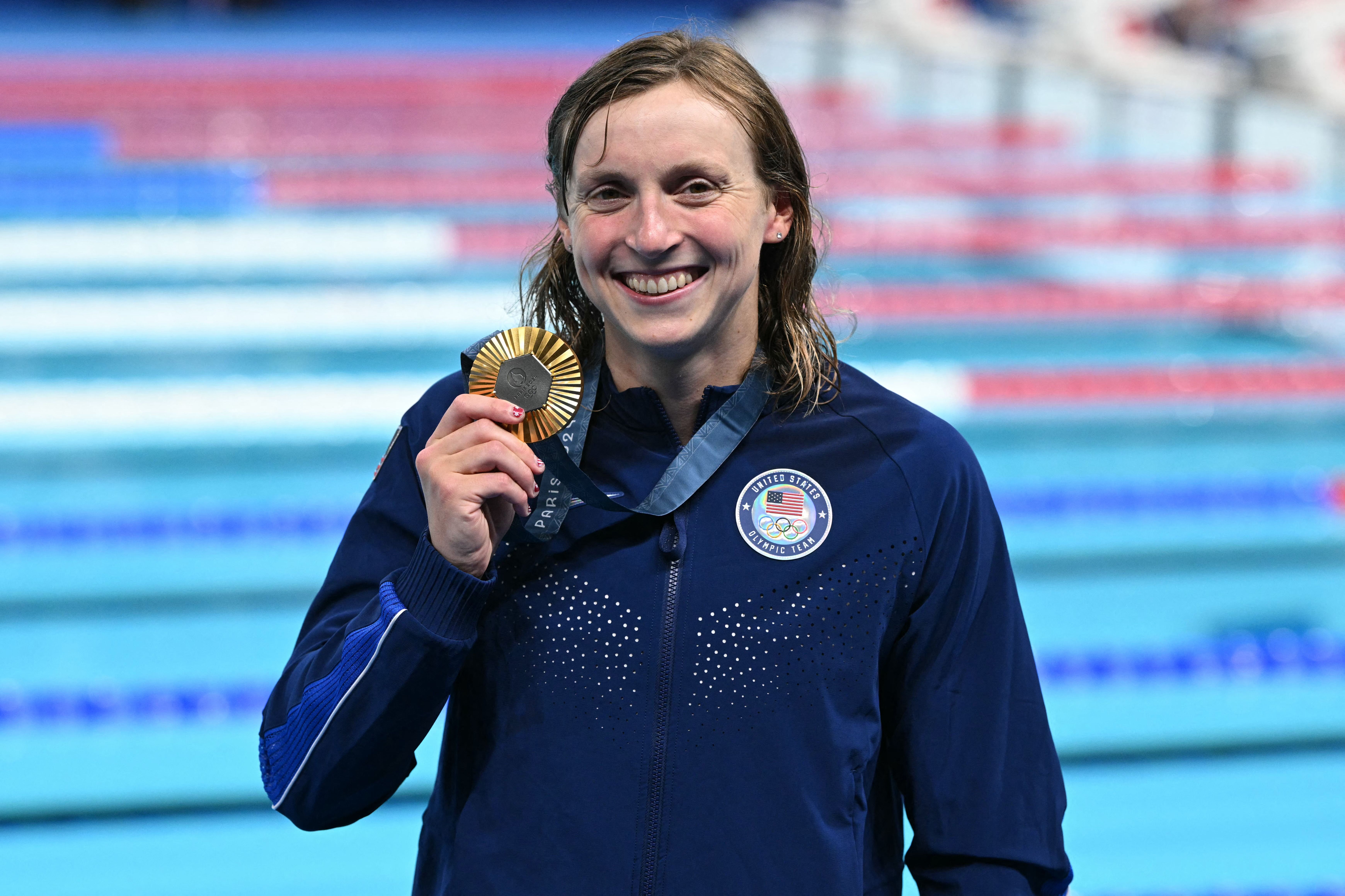 Paris 2024: Katie Ledecky cai na piscina para igualar recorde de 60 anos