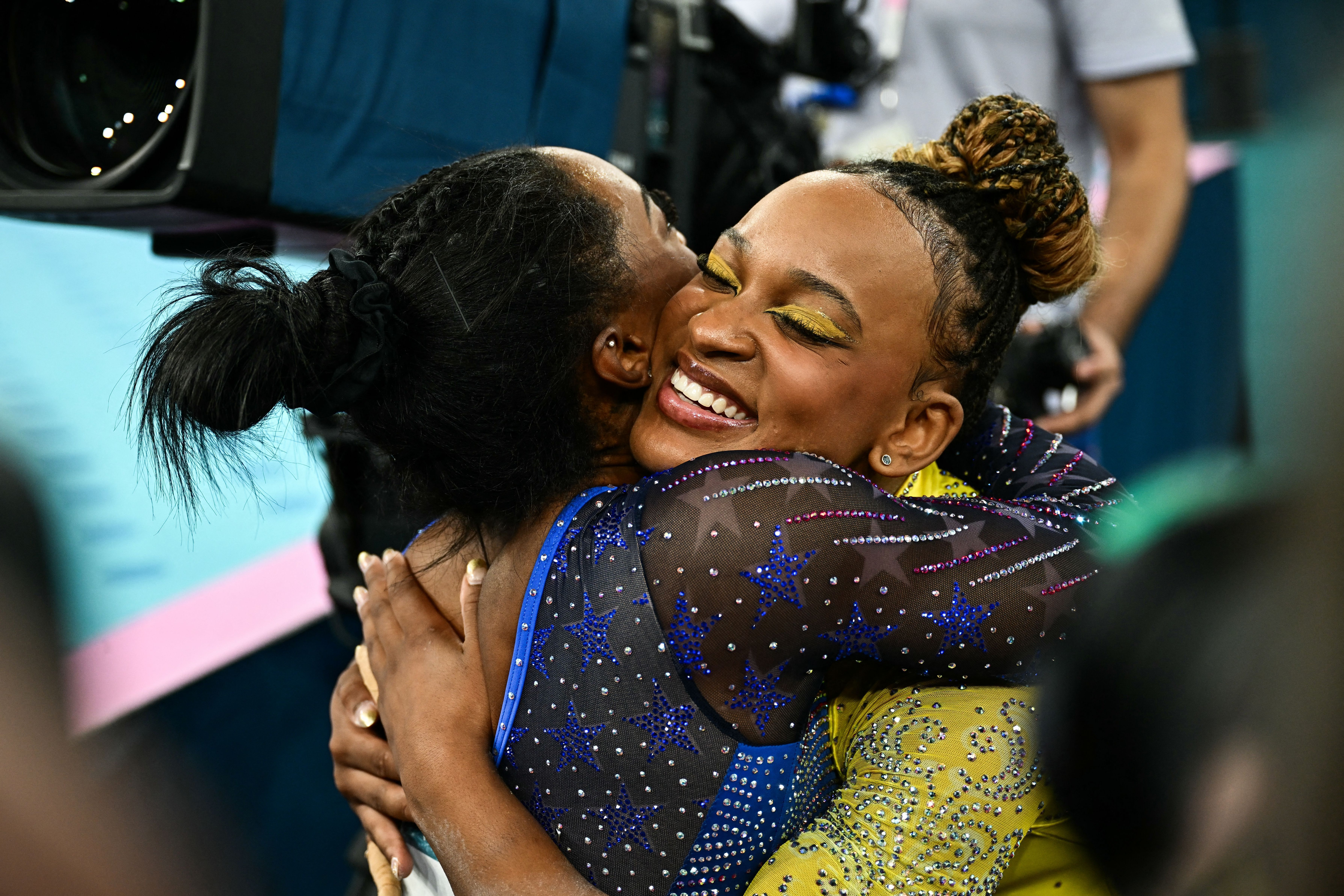 Após conquistar ouro, Biles se derrete por Rebeca Andrade: 'Atleta fenomenal'