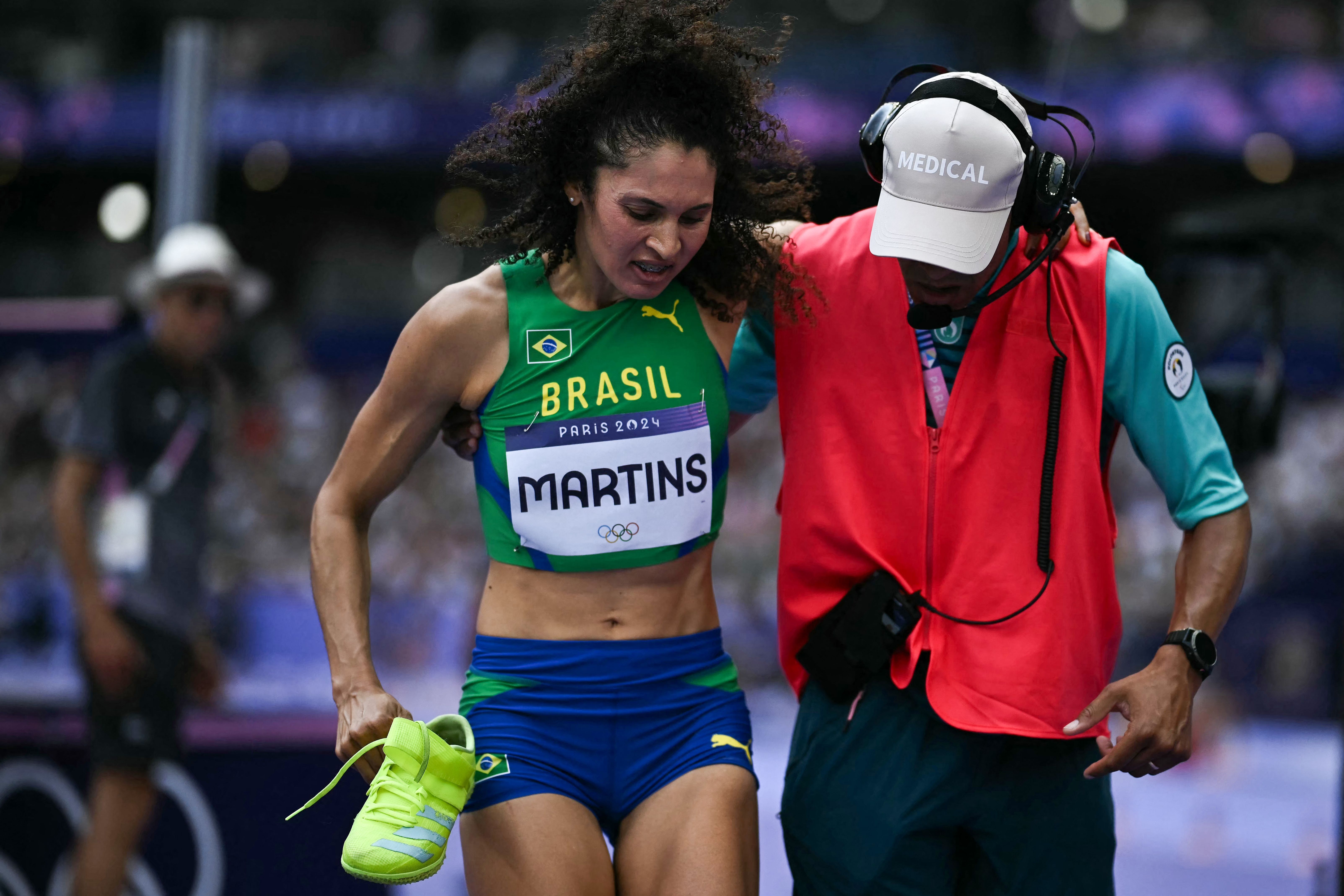 Valdileia Martins vive drama em Paris com morte do pai, vaga na final e lesão