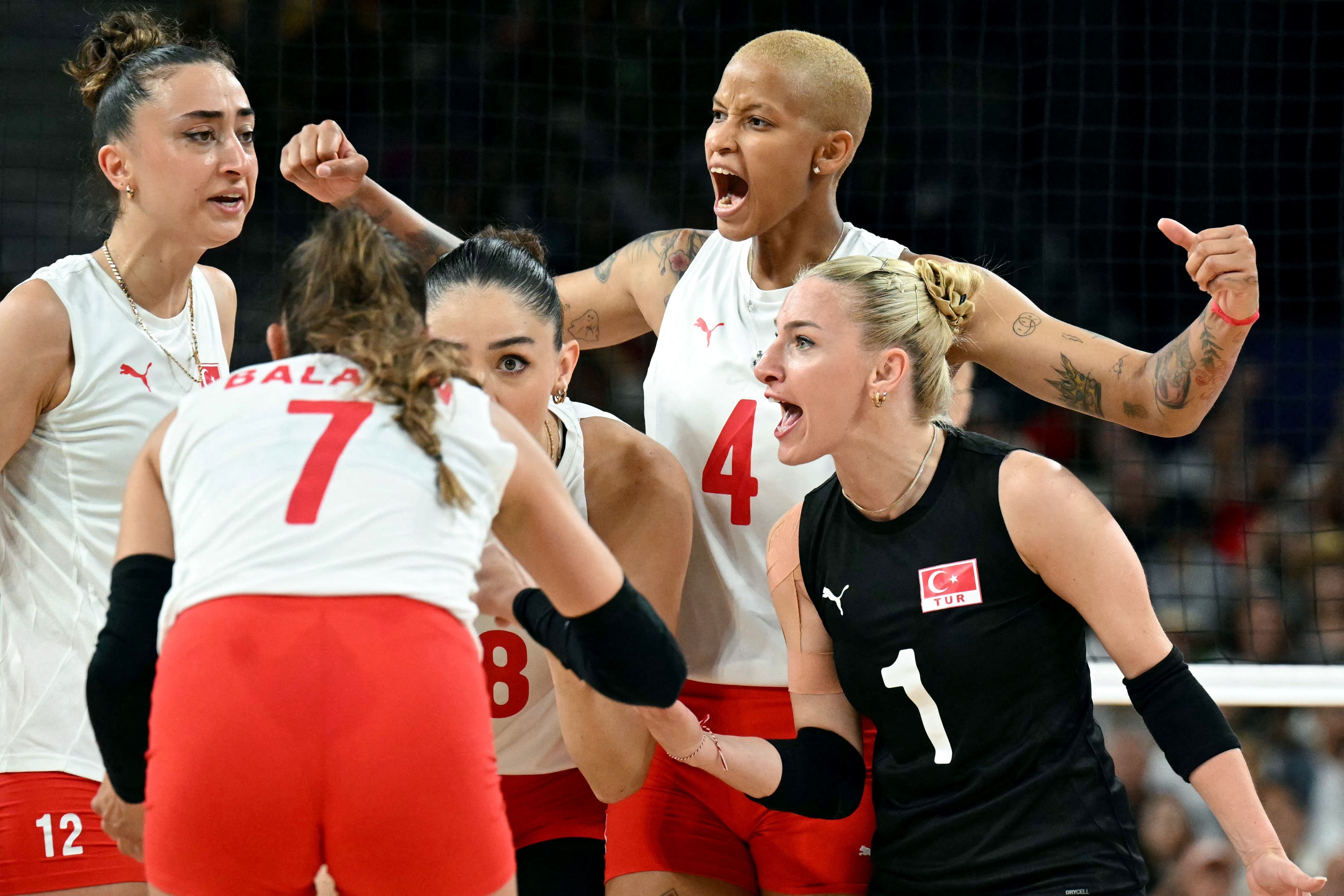 Paris 2024: Vargas brilha, Turquia vence China em cinco sets e vai à semifinal