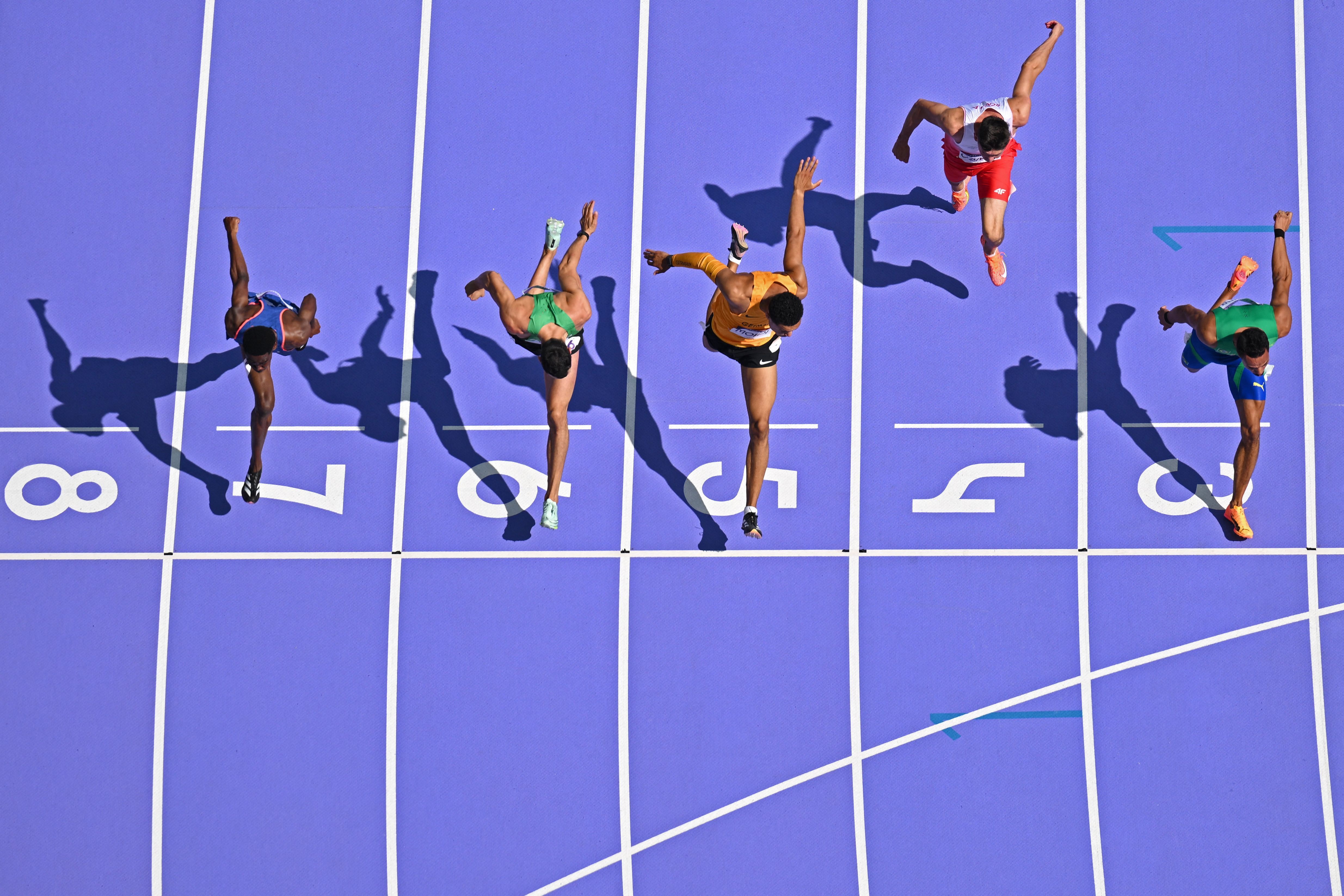 Brasileiro lidera 110m com barreiras e vai à semi em Paris; veja resultados no atletismo
