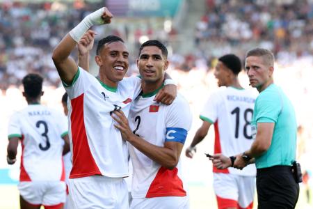 Hakimi (à direita) detém o recorde de jogos em Copas na seleção marroquina