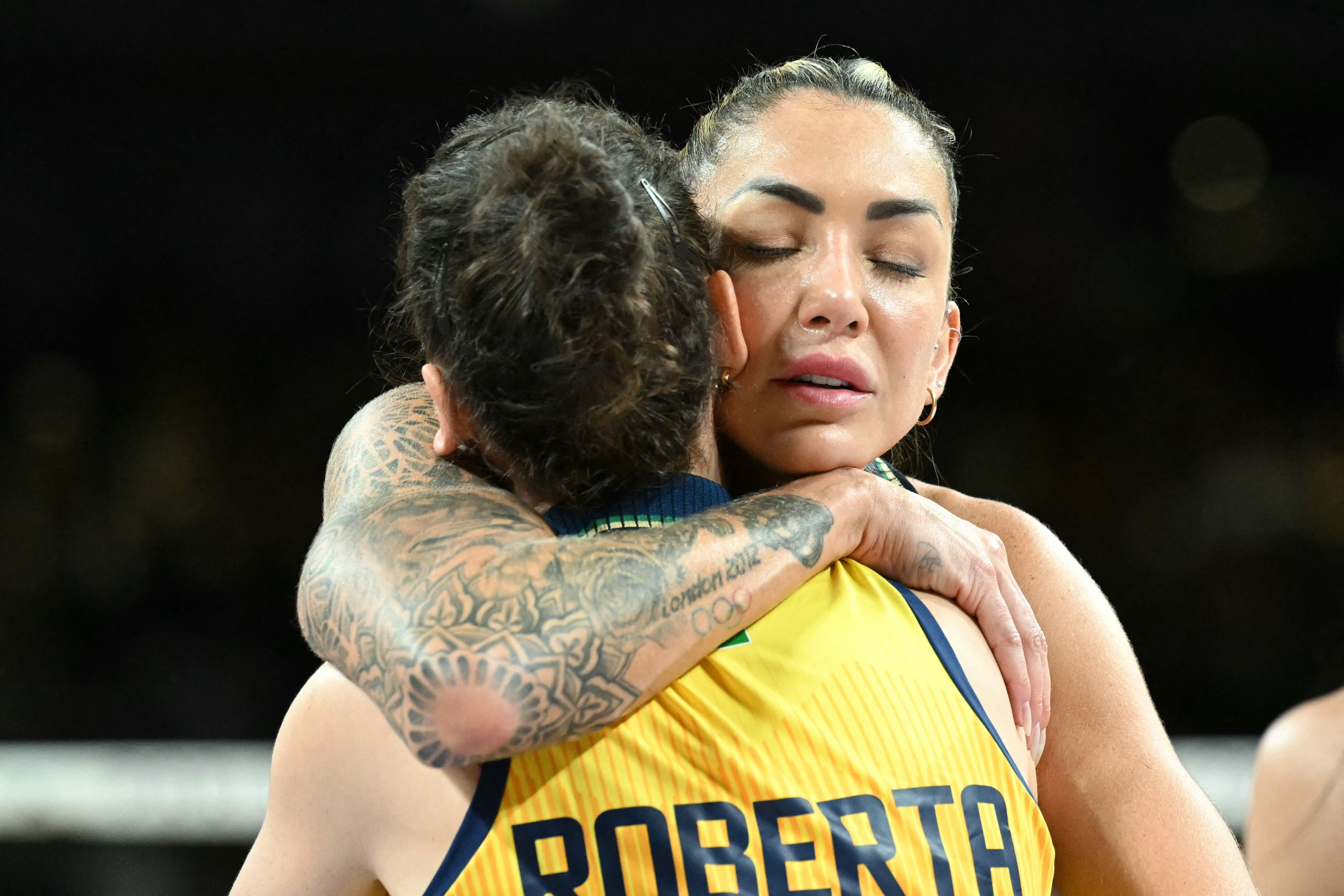 Thaísa chora em despedida da Seleção Brasileira de Vôlei, em Paris: 'Esse bronze vale ouro'