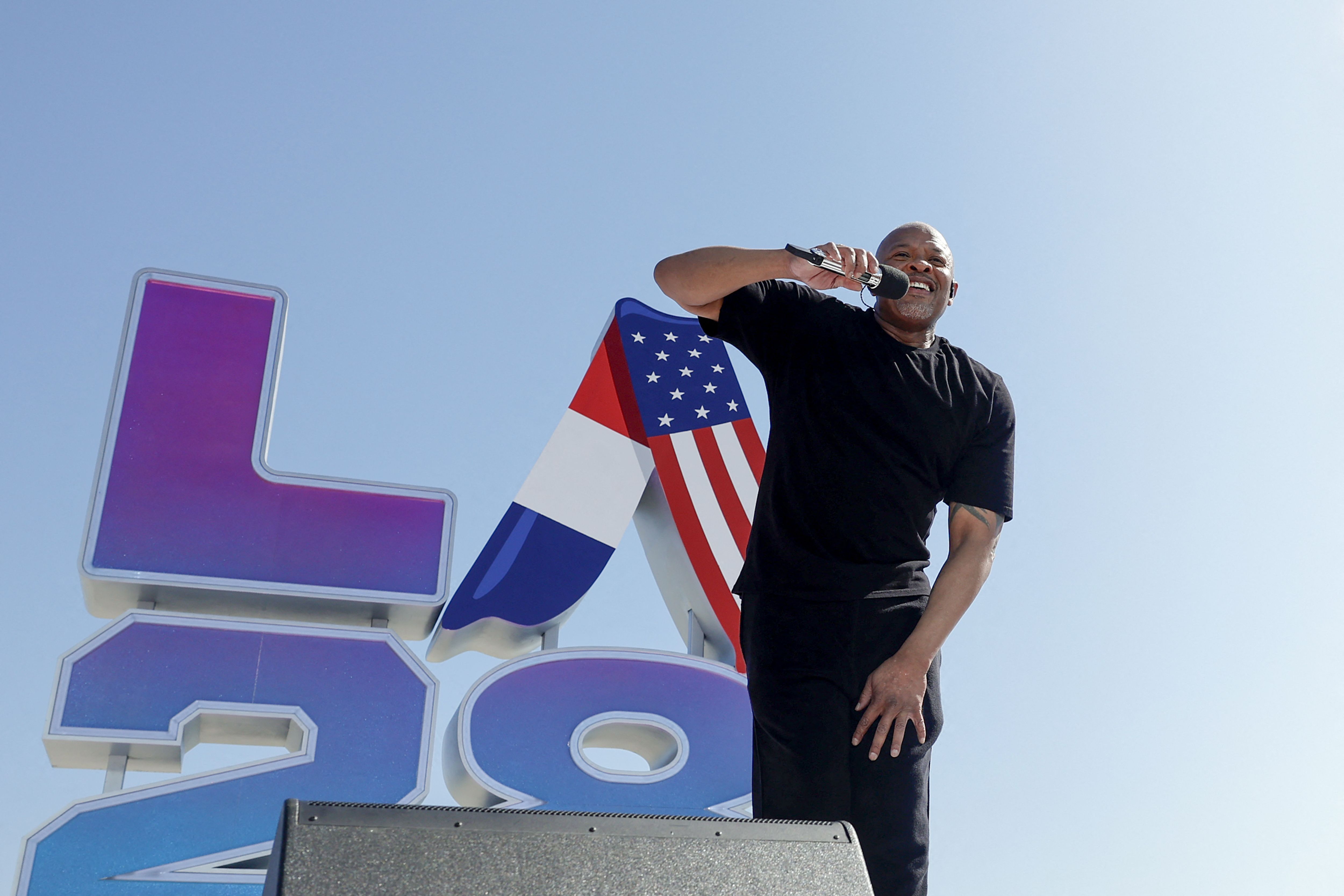Medalhista faz 'oferta' a ícone do rap que sonha em disputar Olimpíada