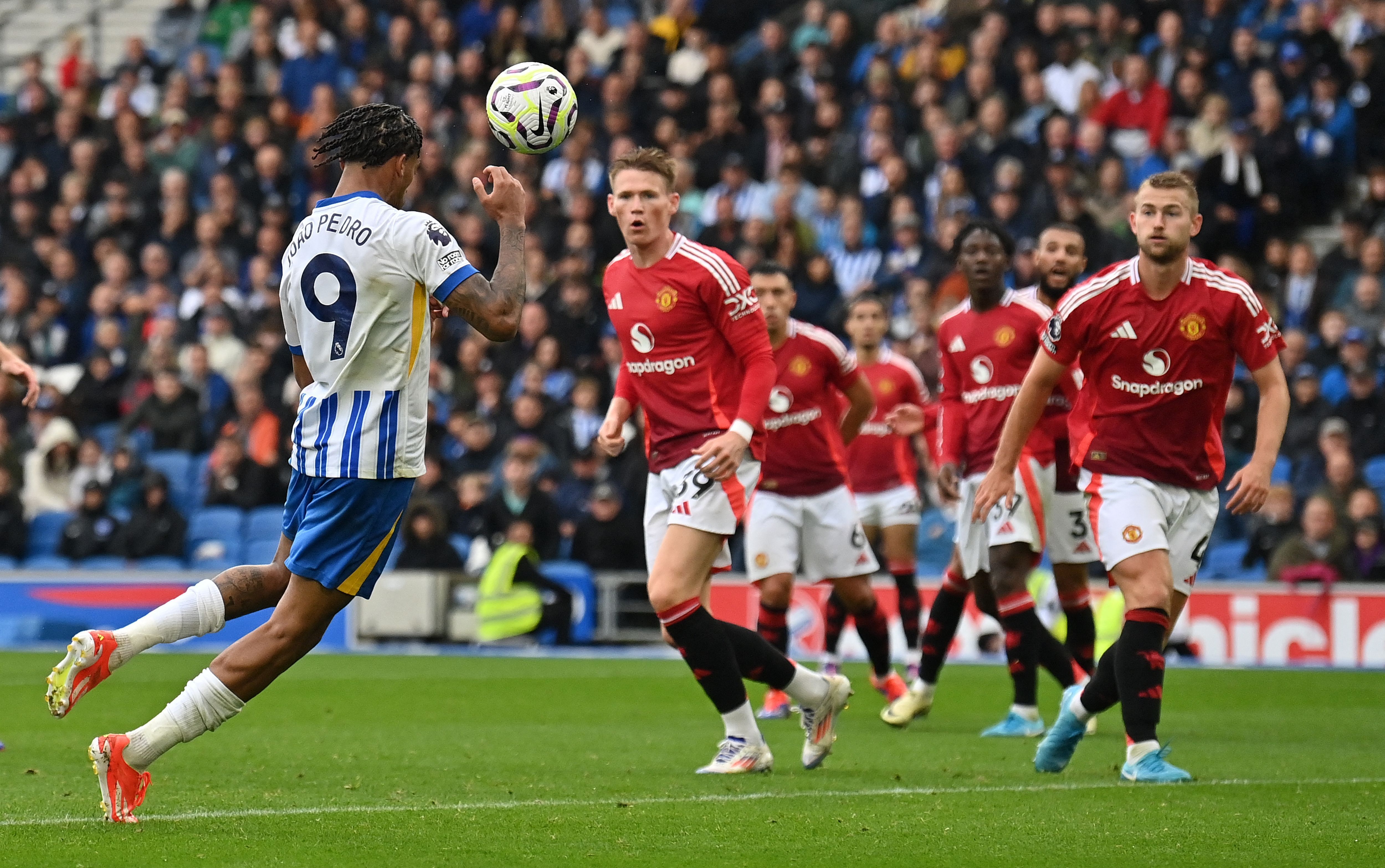 Atacante da Premier League elege ex-Atlético como melhor da história