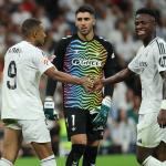 Existe rixa? Conversa entre Vini Jr. Mbappé em pênalti para o Real Madrid é revelada