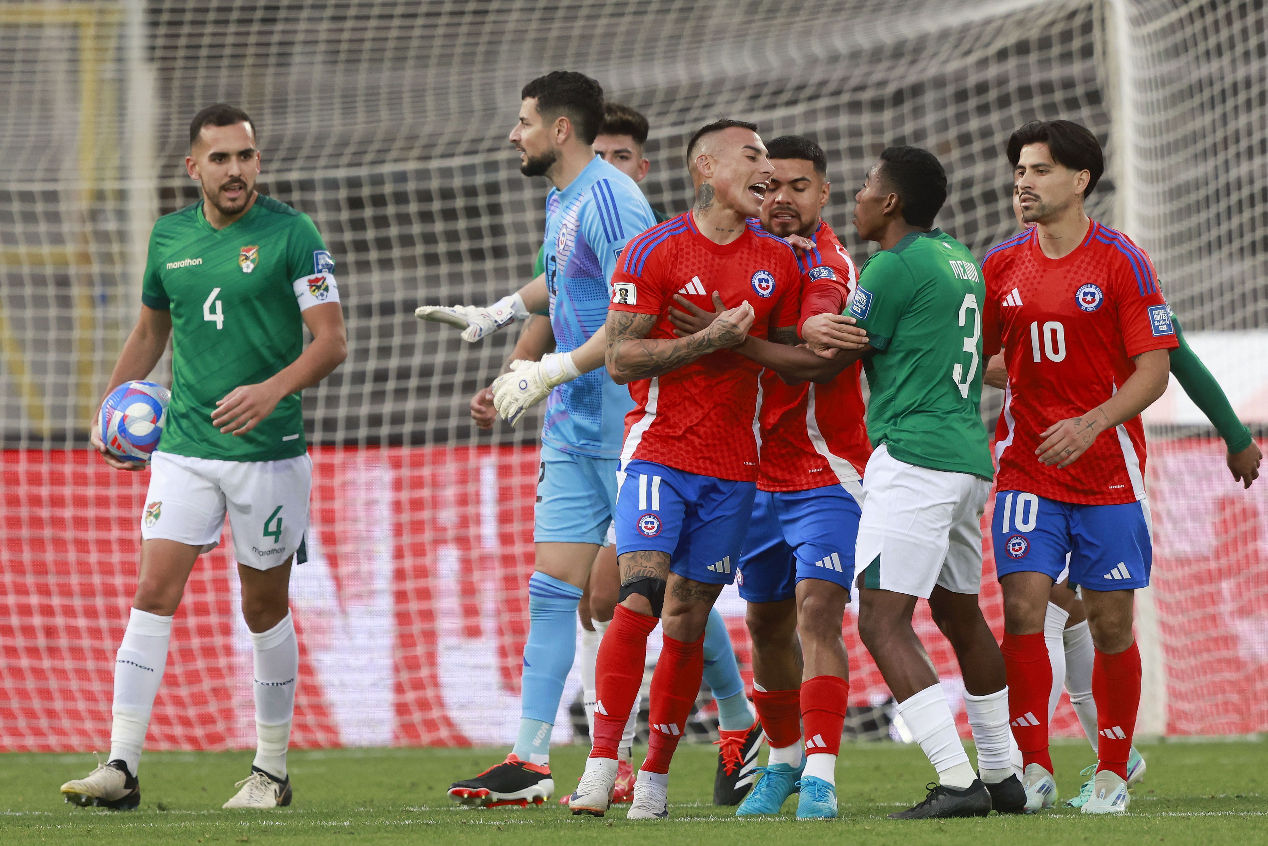 Vargas, do Atlético, ignora lesão de goleiro, faz gol e gera confusão nas Eliminatórias; veja!