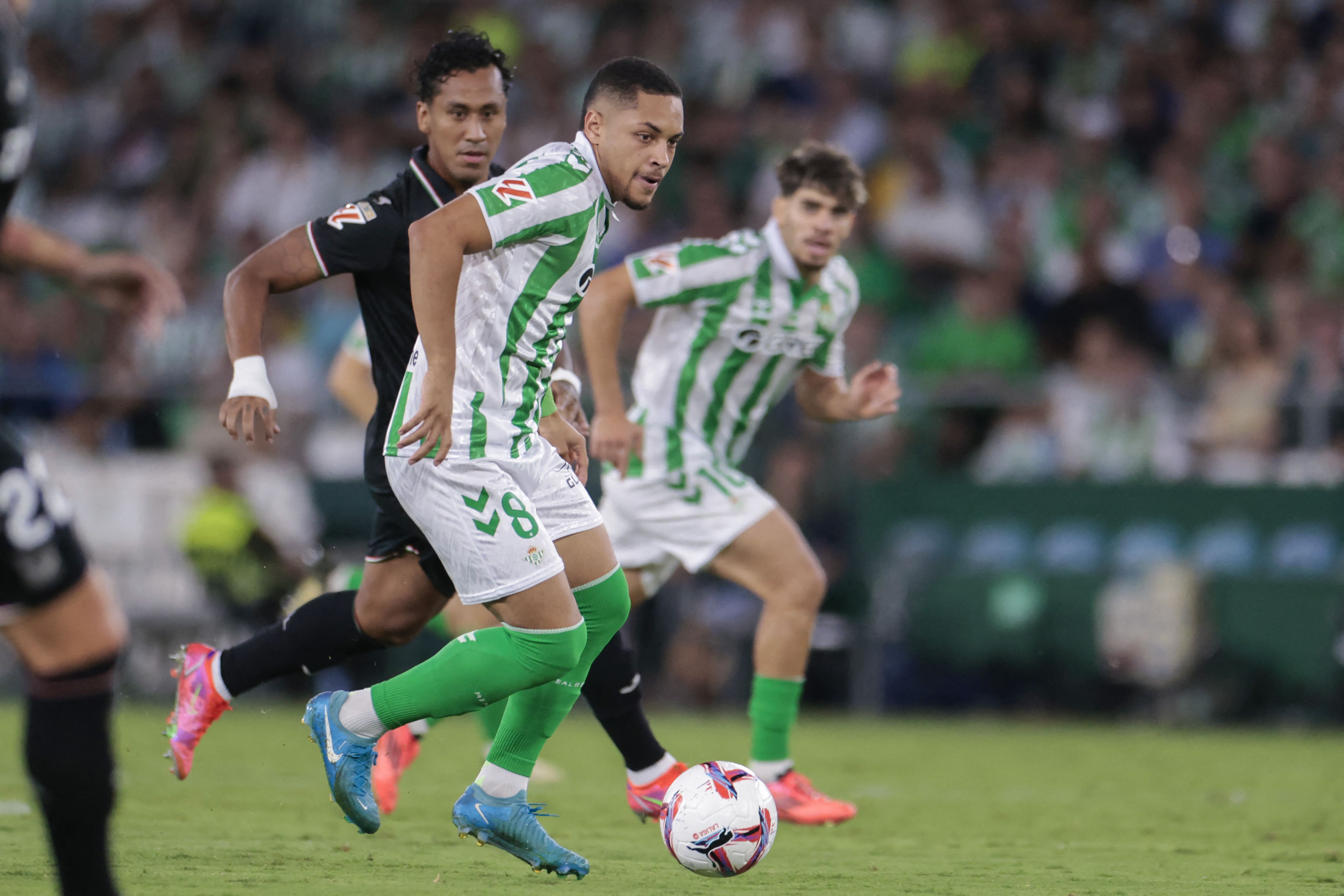 Ex-artilheiro do Atlético manda recado para Vitor Roque: ‘Tem muito potencial’