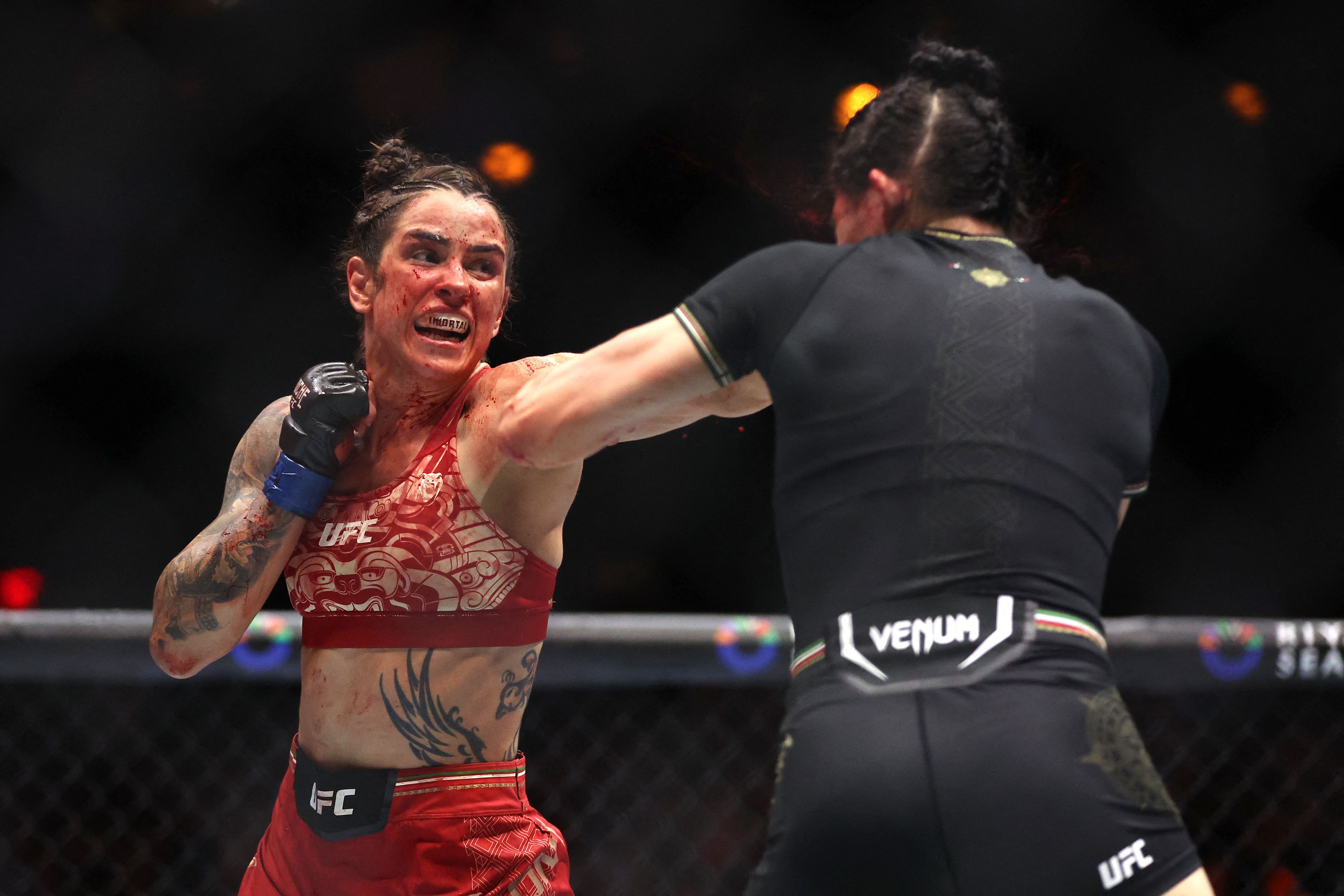 Lutadora mineira assume top 5 em ranking do UFC após vitória em Las Vegas