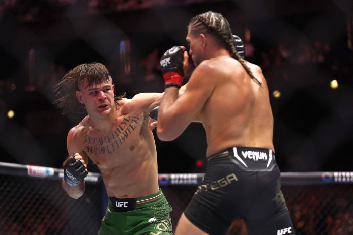 Diego Lopes foi dominante contra Brian Ortega no UFC 306