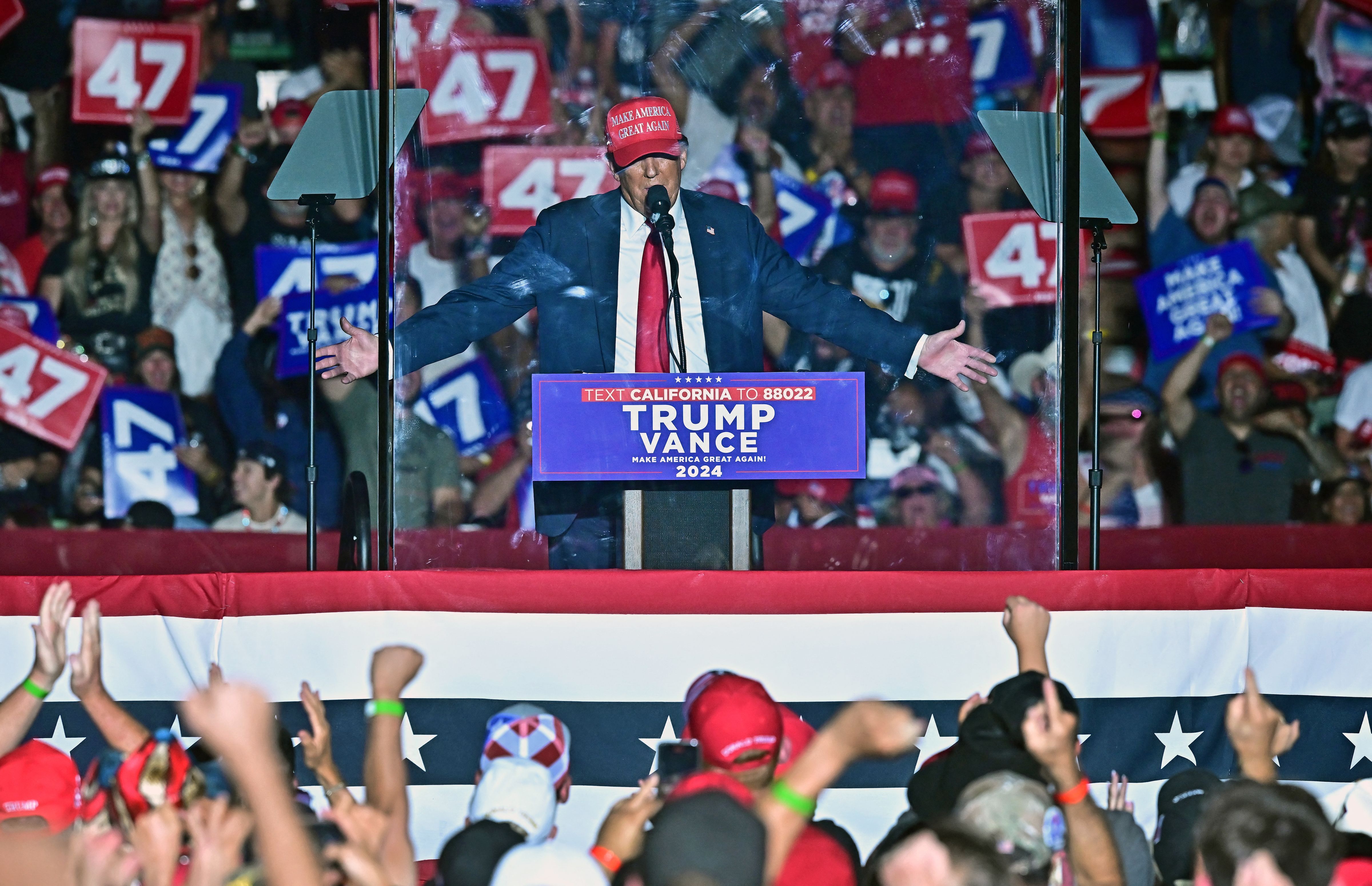 Cai o apoio popular às deportações em massa de Trump, aponta levantamento