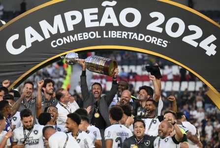 Botafogo ergue a taça: fotos da festa do campeão da Copa Libertadores 2024