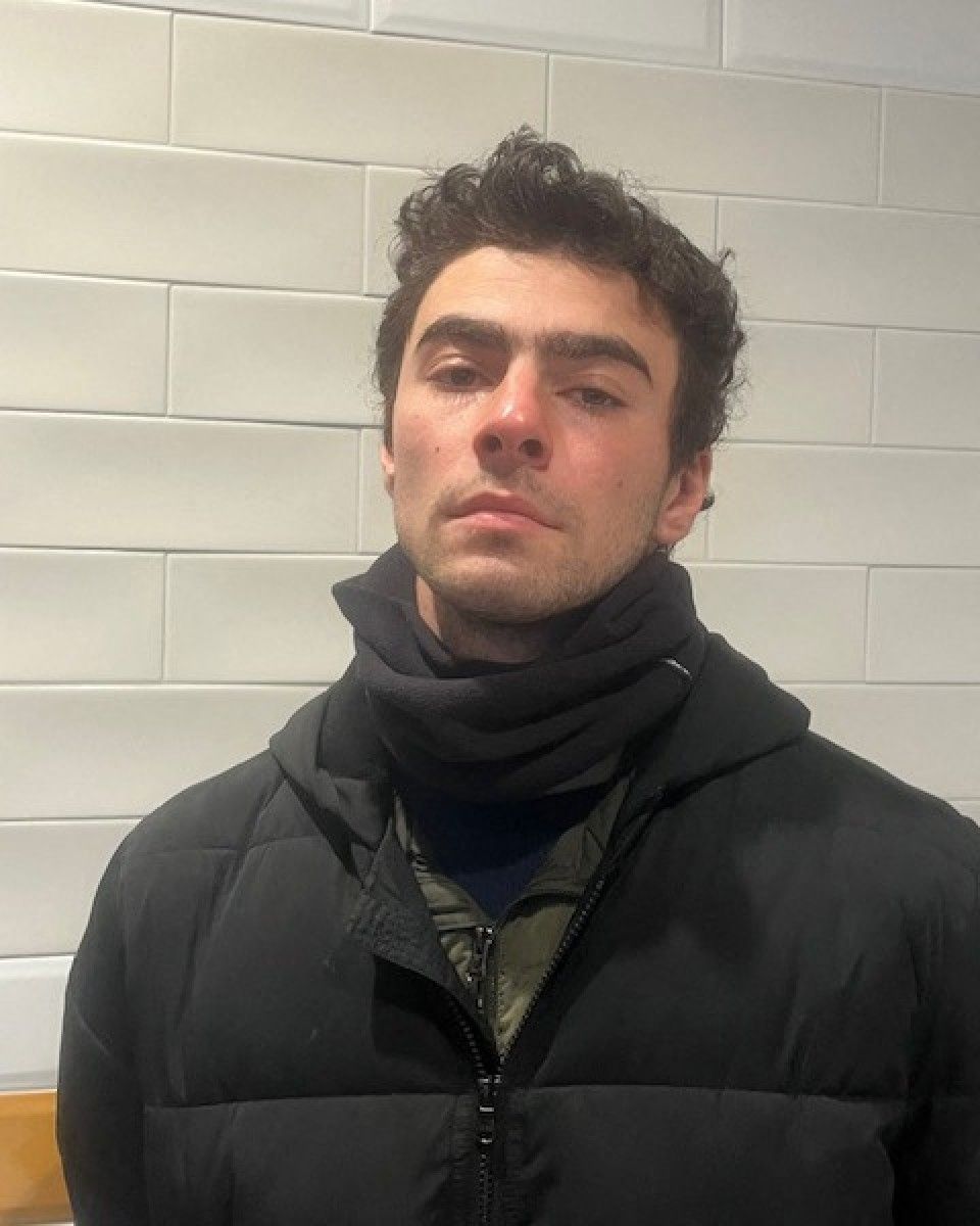 No tribunal, Luigi Mangione se diz inocente de assassinato de CEO como ato terrorista