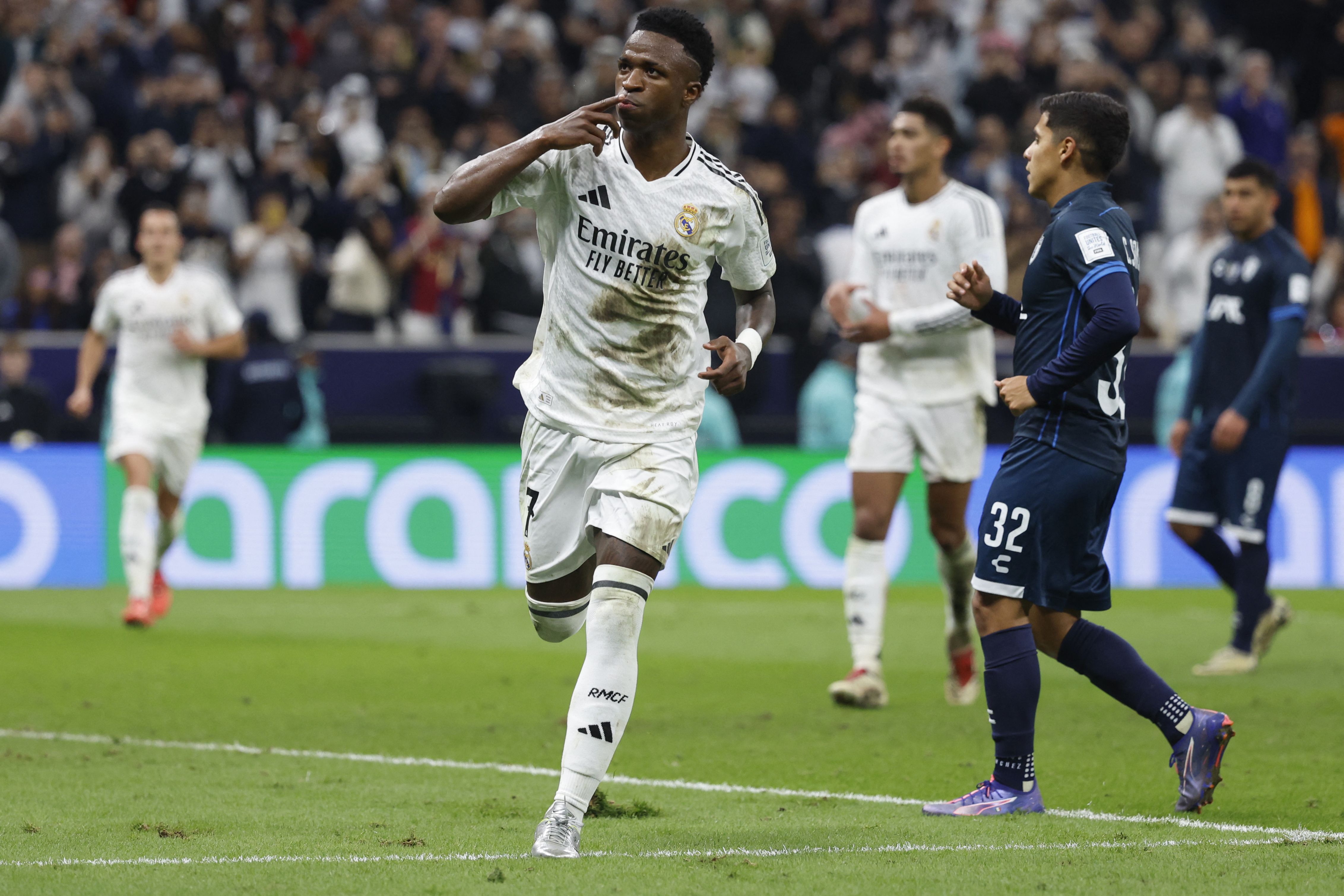 Vini Jr. marca, Real Madrid goleia o Pachuca e é campeão mundial pela 9ª vez