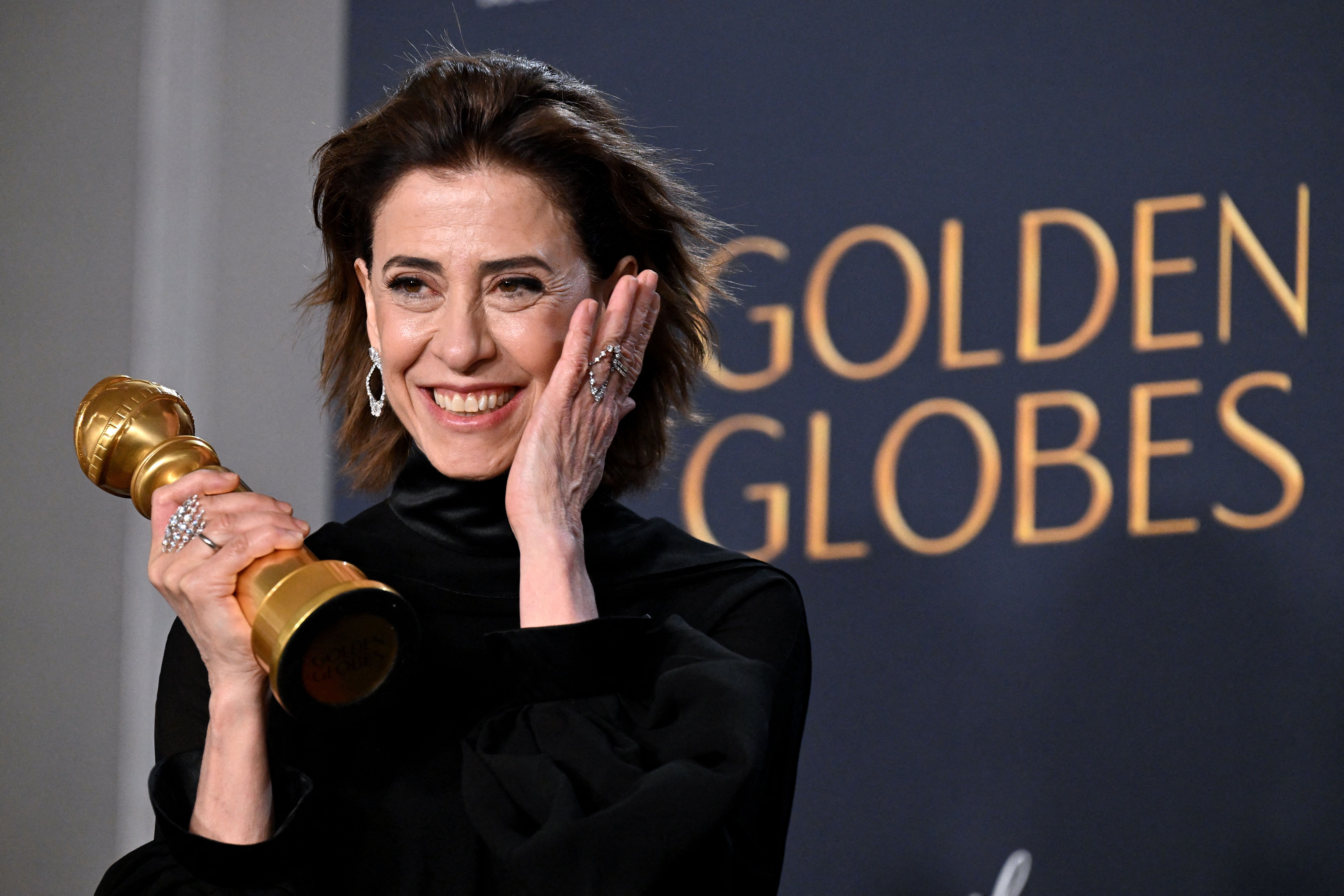 O que a vitória de Fernanda Torres no Globo de Ouro tem a ver com política?