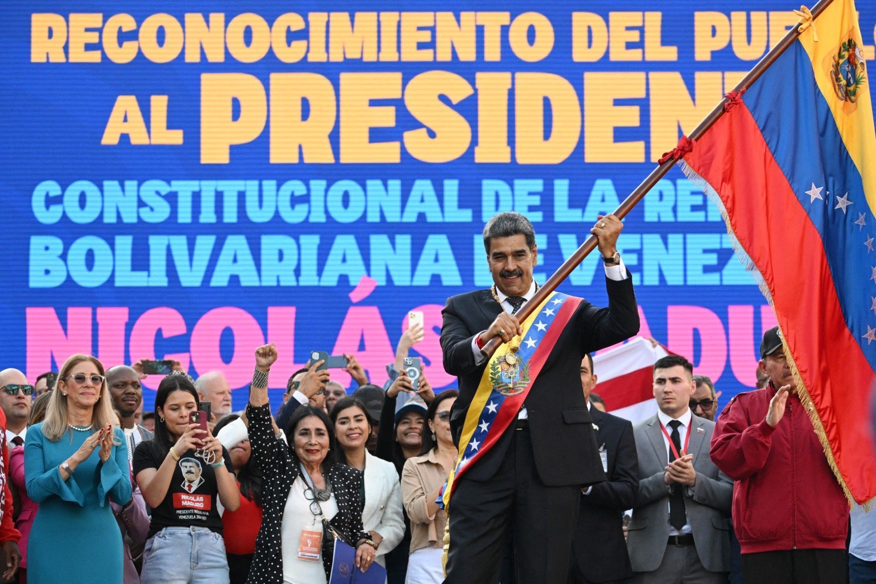 Maduro assume terceiro mandato questionado pela oposição na Venezuela