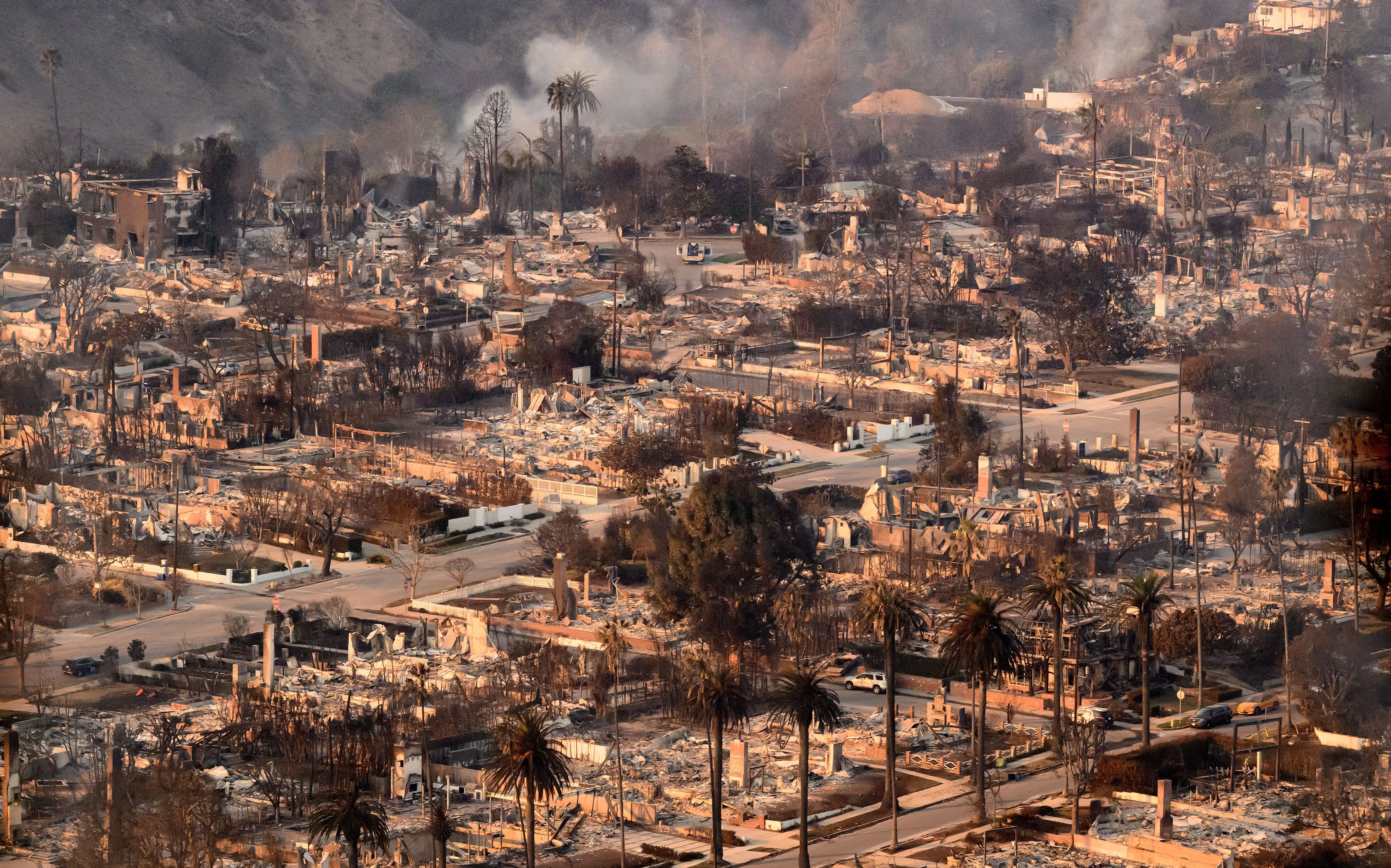 México envia bombeiros a Los Angeles para combater incêndios