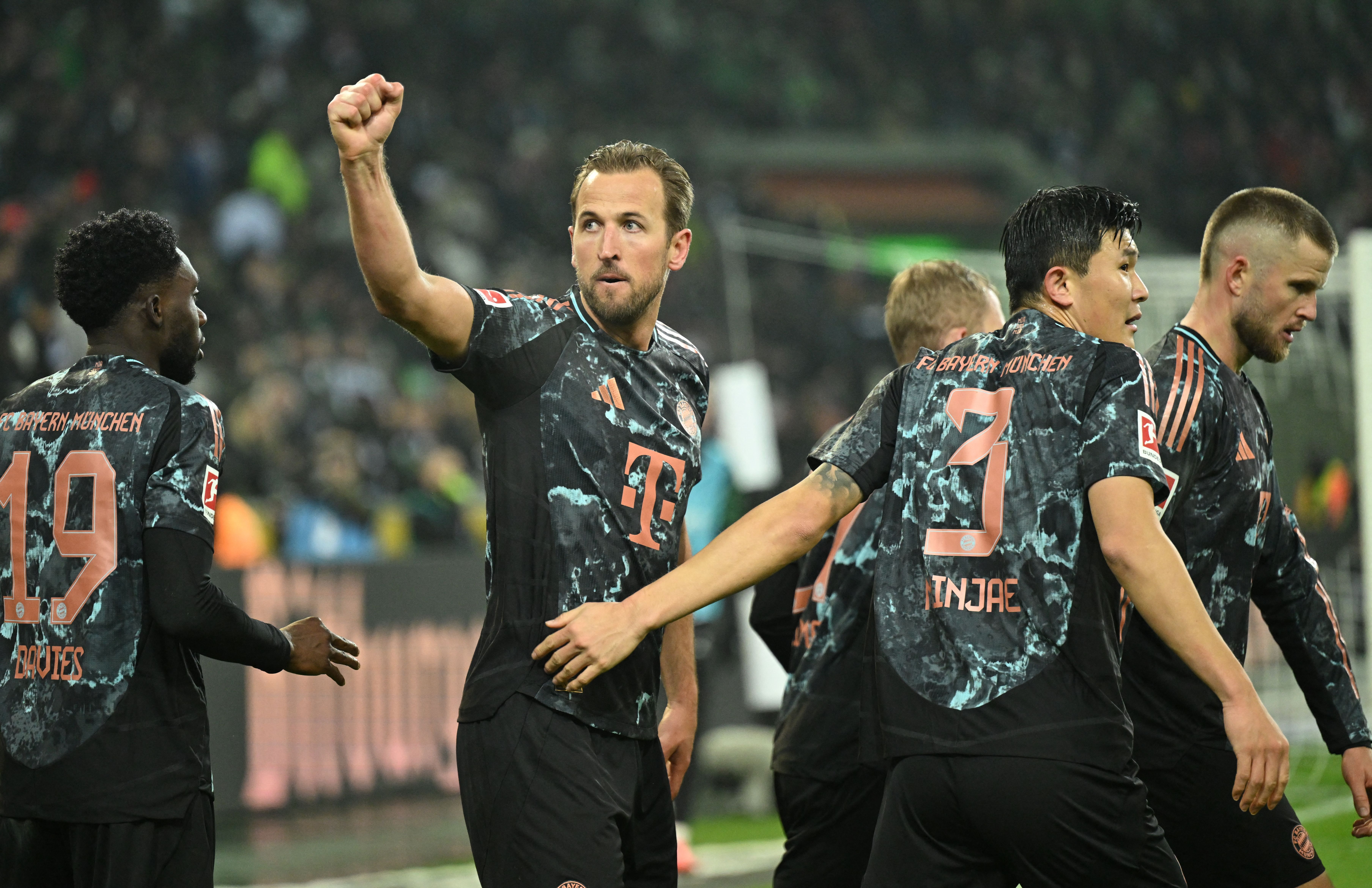 Com gol de Kane, Bayern vence Mönchengladbach e segue na liderança da Bundesliga